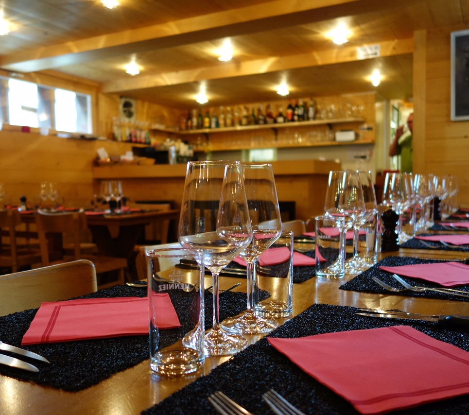 le-mazot-fionnay-restaurant-interior.jpg