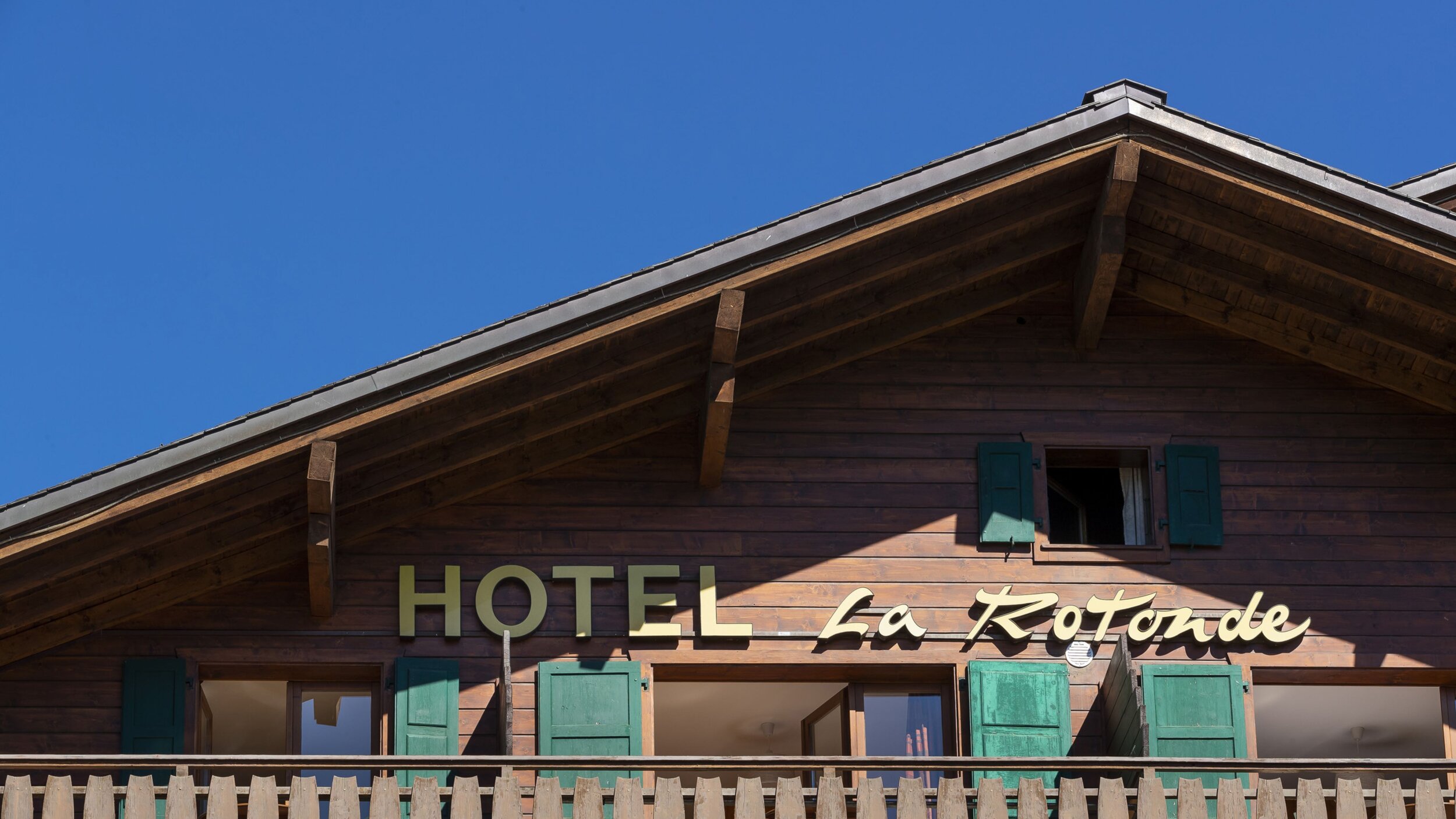 hotel-la-rotonde-verbier-hotels-exterior.jpg