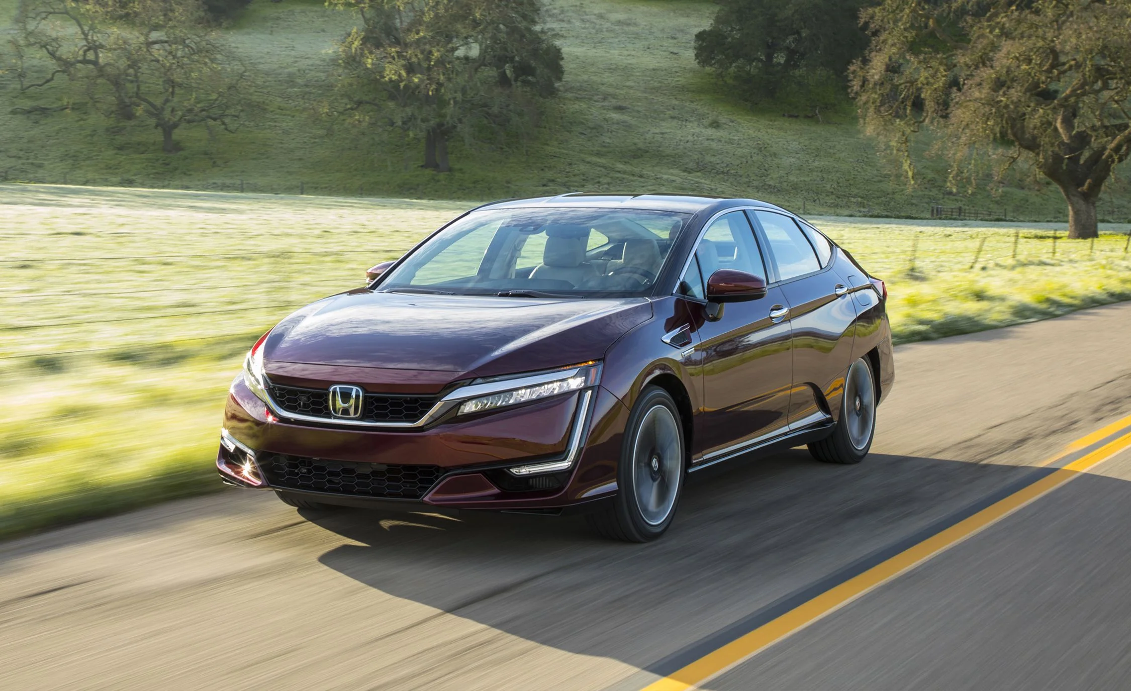 2017-honda-clarity-fuel-cell-first-drive-review-car-and-driver-photo-674728-s-original.jpg