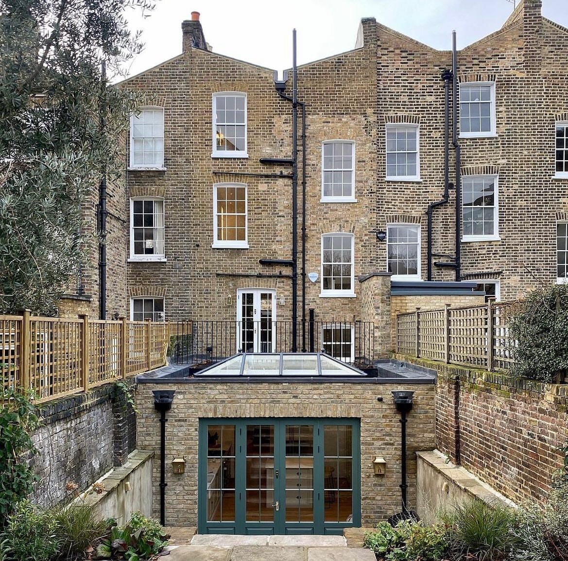 Kennington Town House : Grade II listed renovation with sympathetic single storey rear extension. 

@farrowandball 
@astrolighting 
@jackson.fencing 

 #myhome #home #interiors #interior #interiordesign #interiorproject #refurb #renovation #homereno 