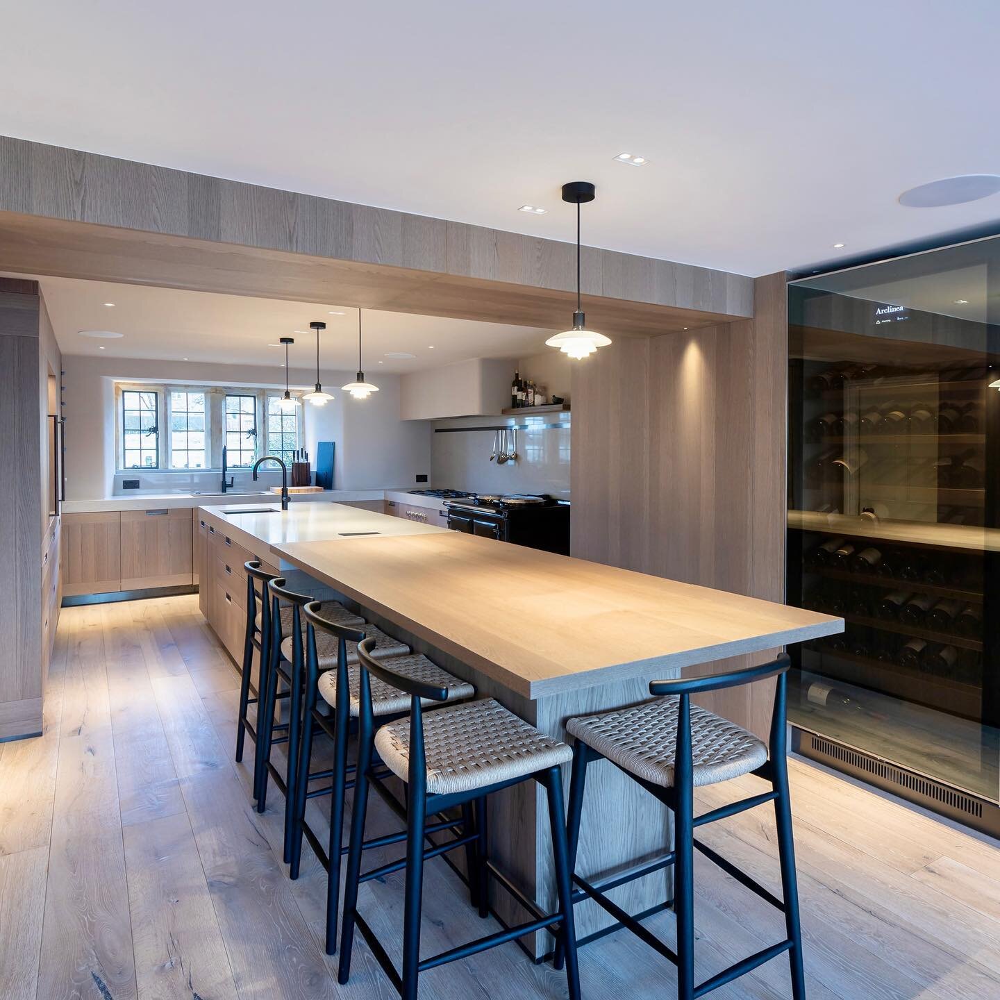 Kitchen Extension : Cotswolds 

Kitchen in collaboration with @arclinea_official @bebitalia 

#kitchen #extension #farmhouse #home #myhomestyle #skylight #green #wishbonechair #lantern #breakfast #table #kitchentable #sunshine #conversion #listedbuil