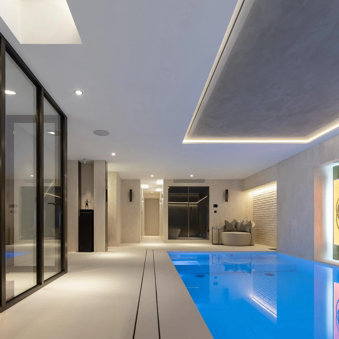 Basement pool : Kensington. 

Art work by @chihulystudio 
Tiles @domustiles 
Doors @schueco_uk_ltd 
Construction @london_projects 
Interior Design @hesellicdesign 
Lighting @johncullenlighting @sally.storey and @flos 
Audio @inspireav_smarthome 

#po