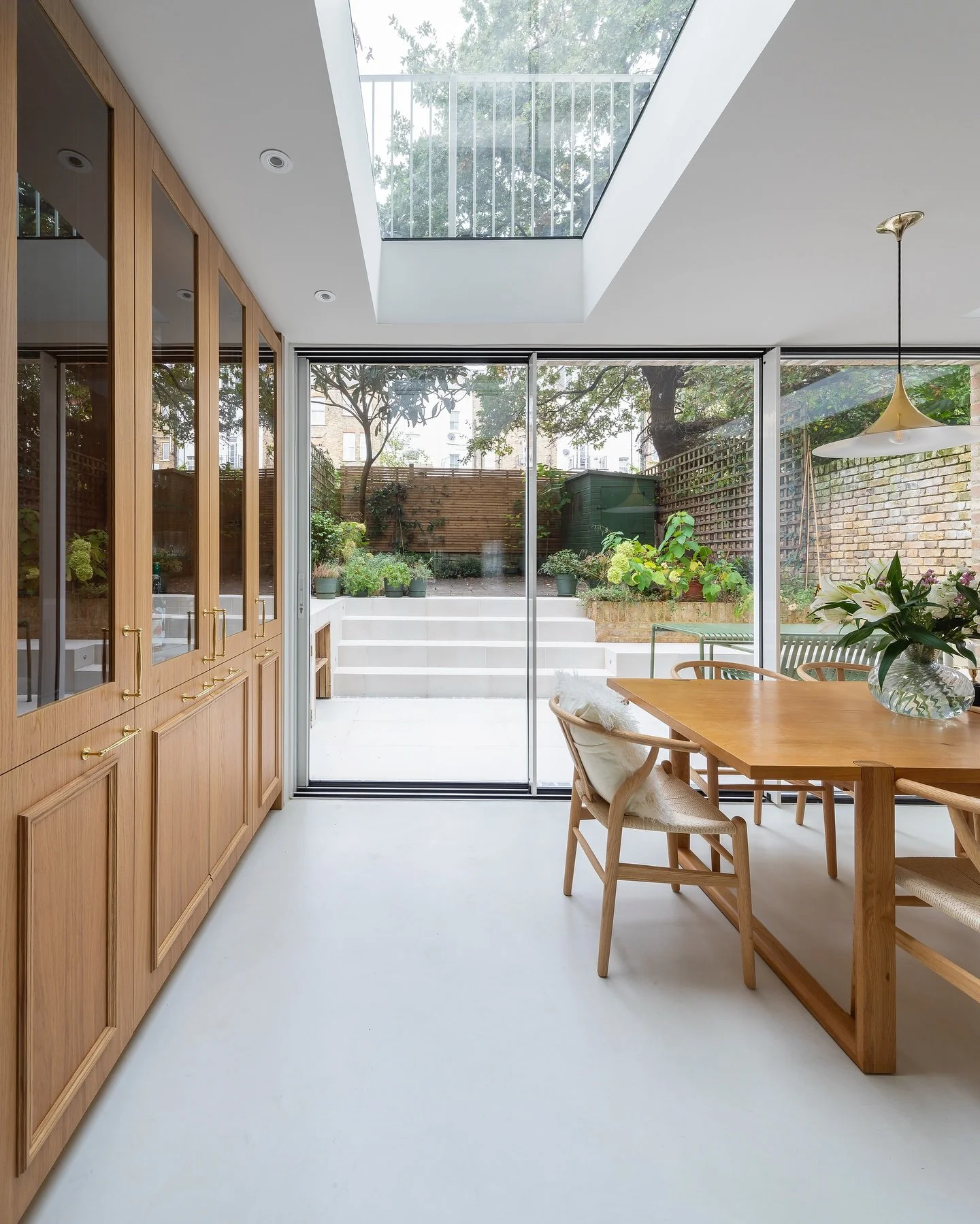 Rear extension | Renovation : South Hampstead. 

Main Contractor @jdmartinuk 
Doors / windows @cortizoaluminium | @lorkinscontracts 
Micro cement @mortiseconcrete 
Tiles @domustiles 
Worktop @cosentinouk 
Decoration @rocketdecorating 

#myhome #home 