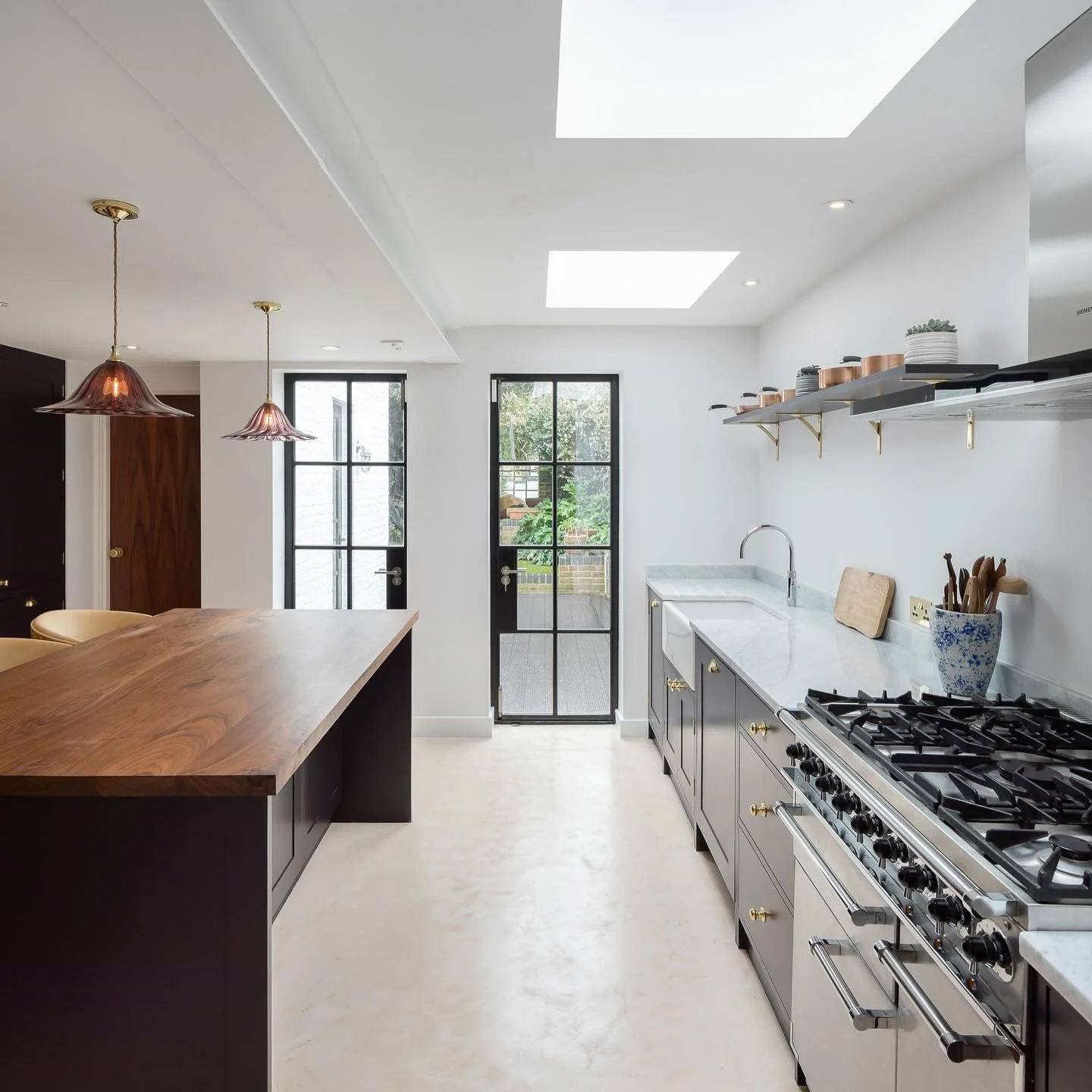 Bespoke shaker kitchen : Hackney. 

Hand built, shaker kitchen finished in @farrowandball #paeanblack and topped with #walnut and #carraramarble worktops 

#kitchen #shaker #shakerkitchen #microcrete #concrete #marble #island #kitchenisland #breakfas