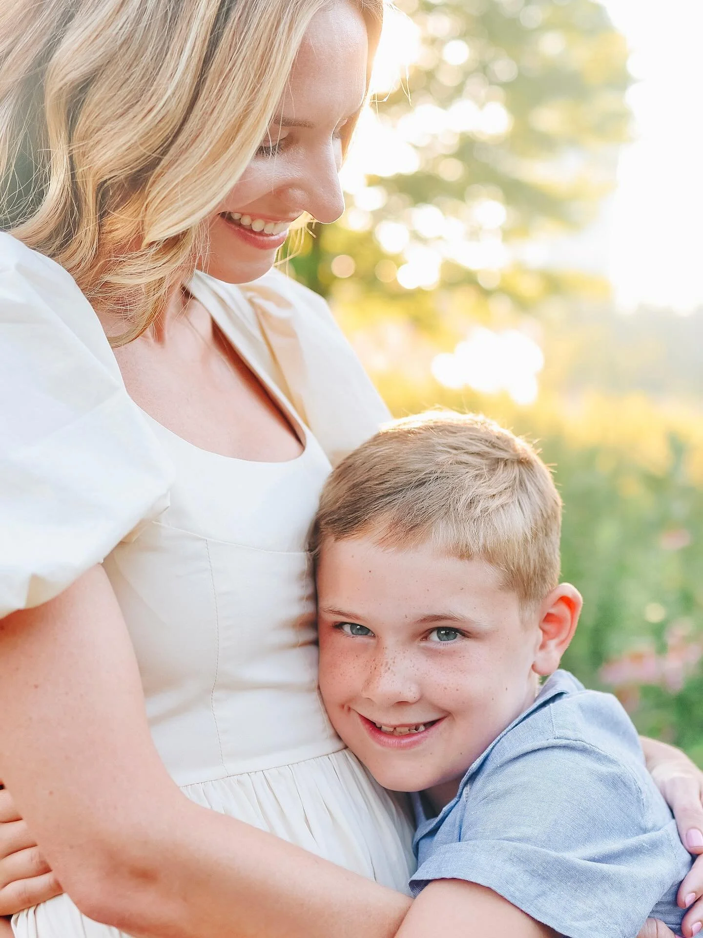 shout out to all the sweet boys who still hug their moms tight 😭