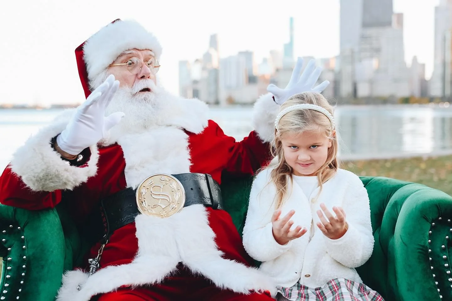 &lsquo;stranger things&rsquo; vibes but make it festive 💫