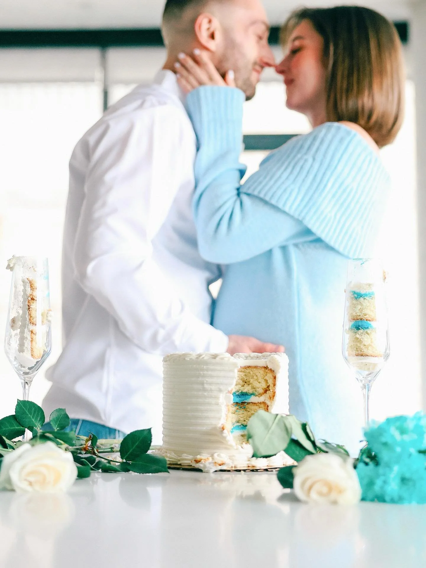 the literal sweetest in-home maternity session 🩵🍰🥂
.
.
.
#michelevwagnerphotography #chicagomaternityphotographer #maternity #genderreveal #cake