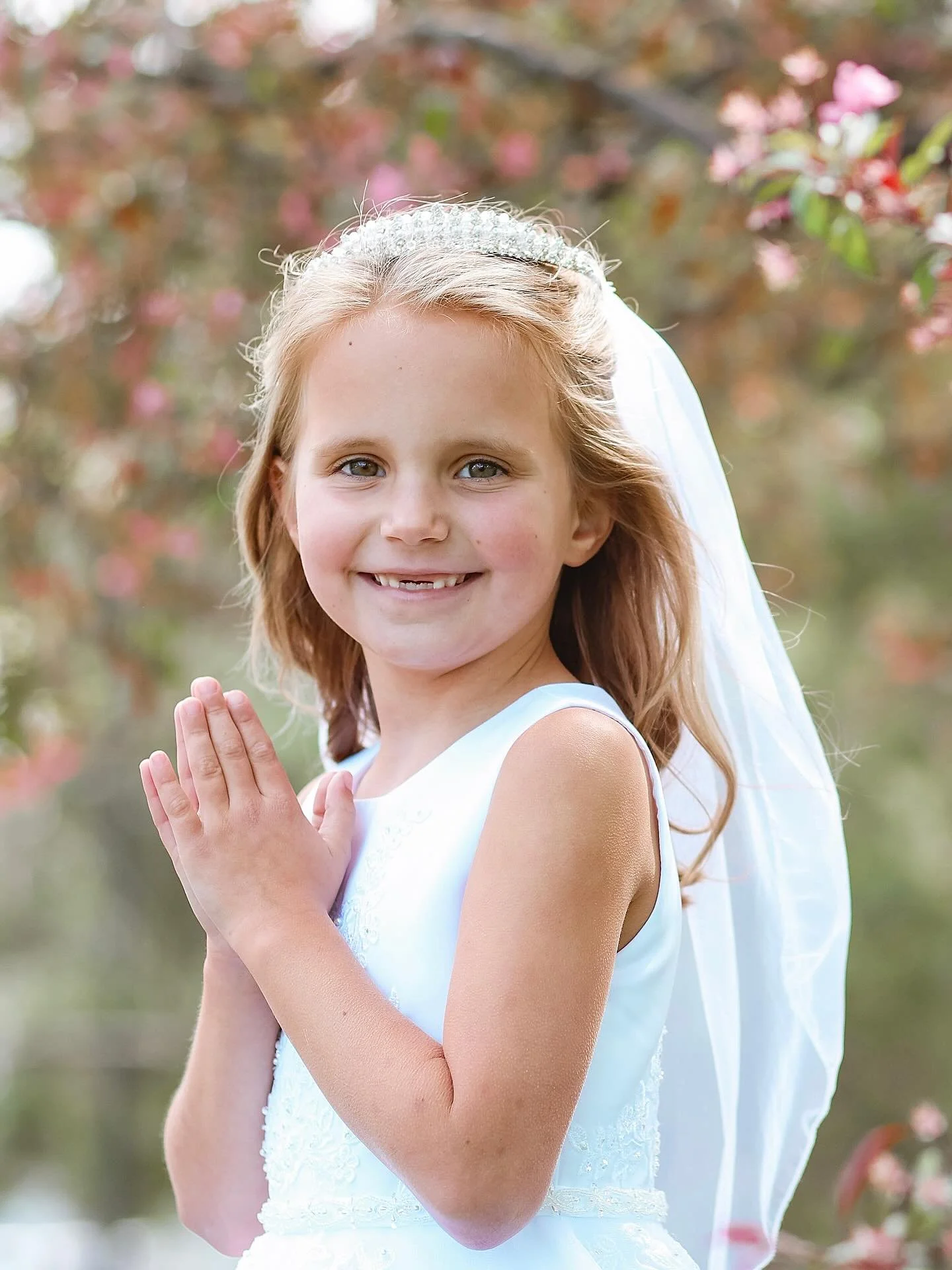may god bless all the sweet communicants this month 🙏🏻 🤍