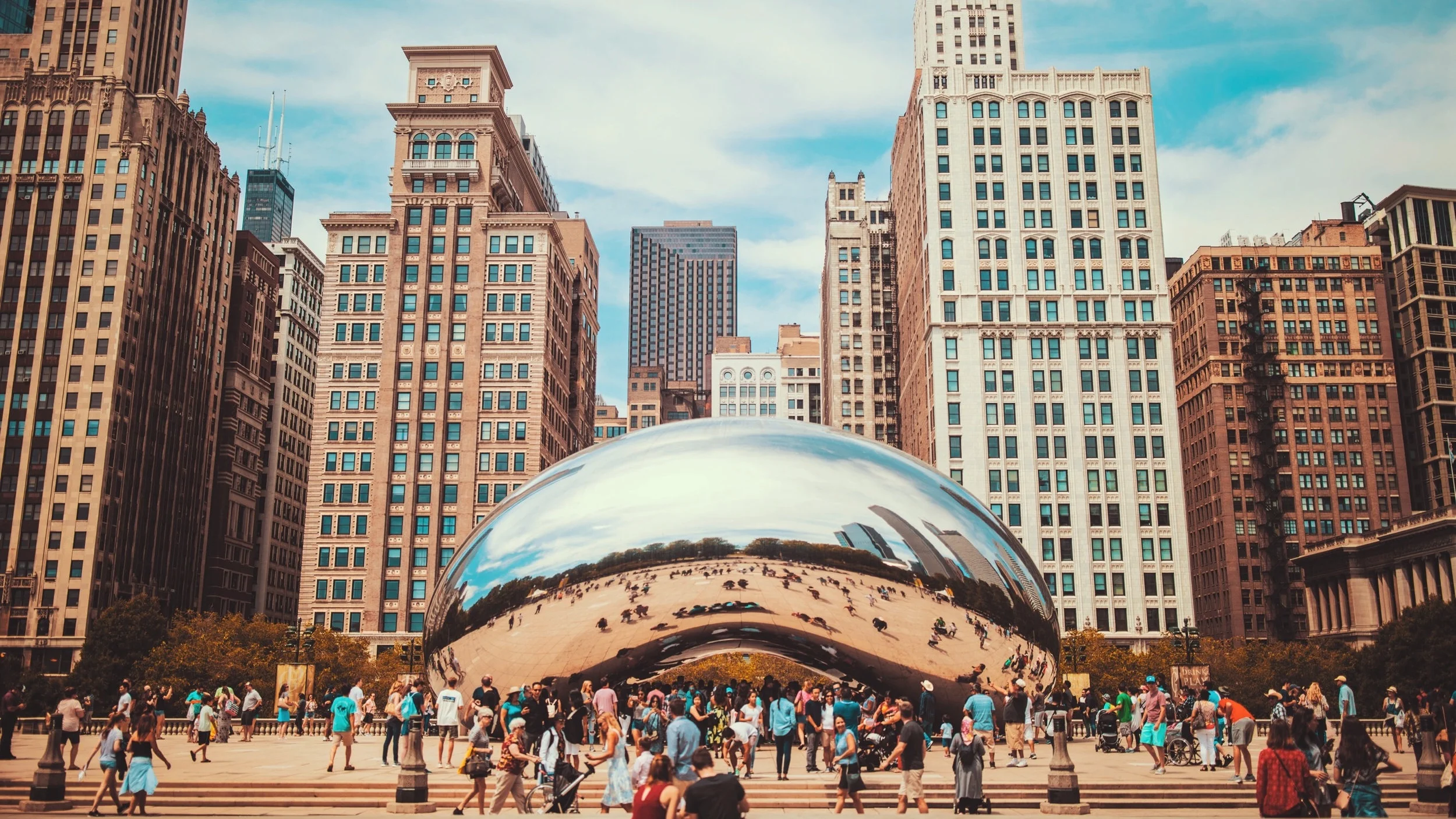 Canva+-+Chicago%2C+bean%2C+park%2C+city%2C+life%2C+adventure%2C+travel.jpg