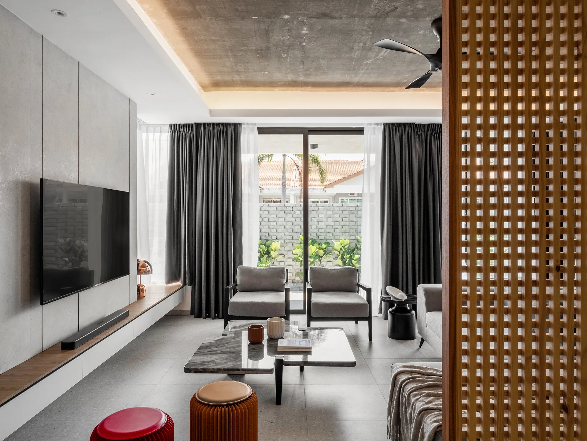  On the ground floor, a large sliding screen serves as a flexible divider, allowing its inhabitants to obscure (or reveal) the breakfast bar and dining space as needed. 