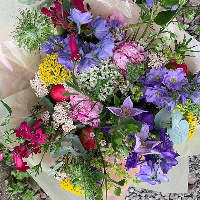 I&rsquo;ll bring you flowers in the pouring rain 🎼☔️ Thank you to each and everyone of you that have ordered and sent flowers over the last few weeks or came by the pop up yesterday. You&rsquo;re fabulous!! The pop up will be back next Saturday in O