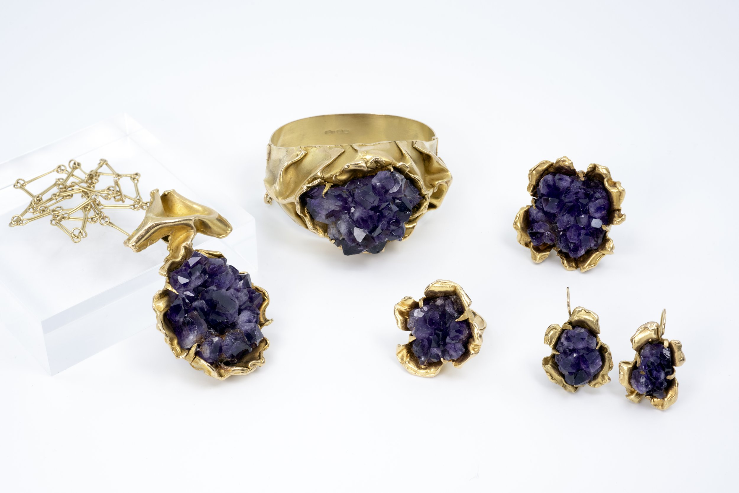 Reino Saastamoinen Maahiset 18-karat gold and amethyst brooch