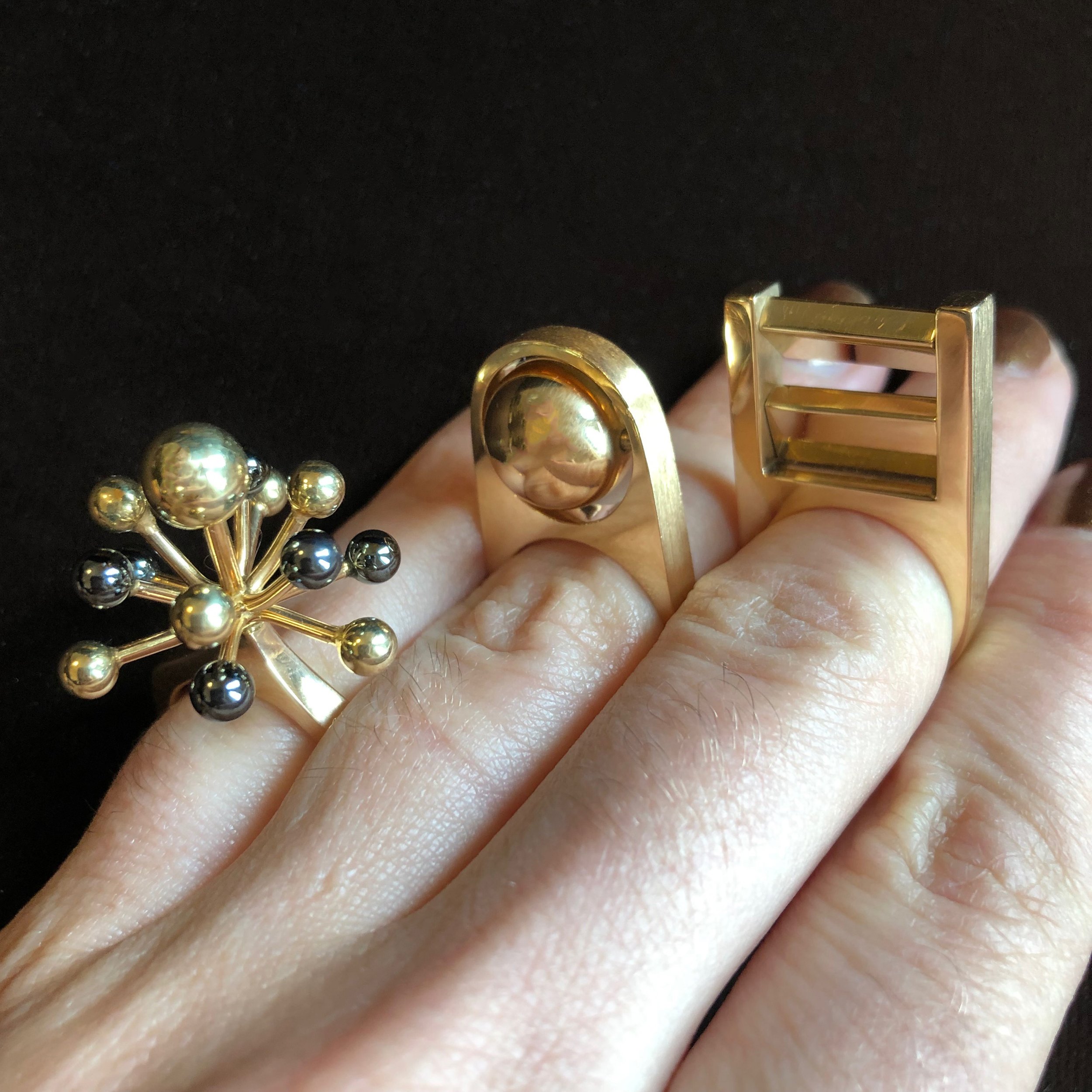 An 18 karat rotating ball gold ring, by Hans Hansen, c. 1970