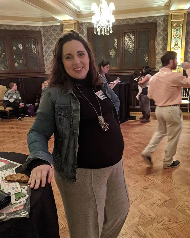 Amy is at Gearapalooza, the Chicago baby convention and looking fantastic, while feeling comfortable! .
.
.
#gearapalooza2019 #100gearapaloozas #chicagostyle #pregnancystyle #comfortstyle #lookinggoodmomma