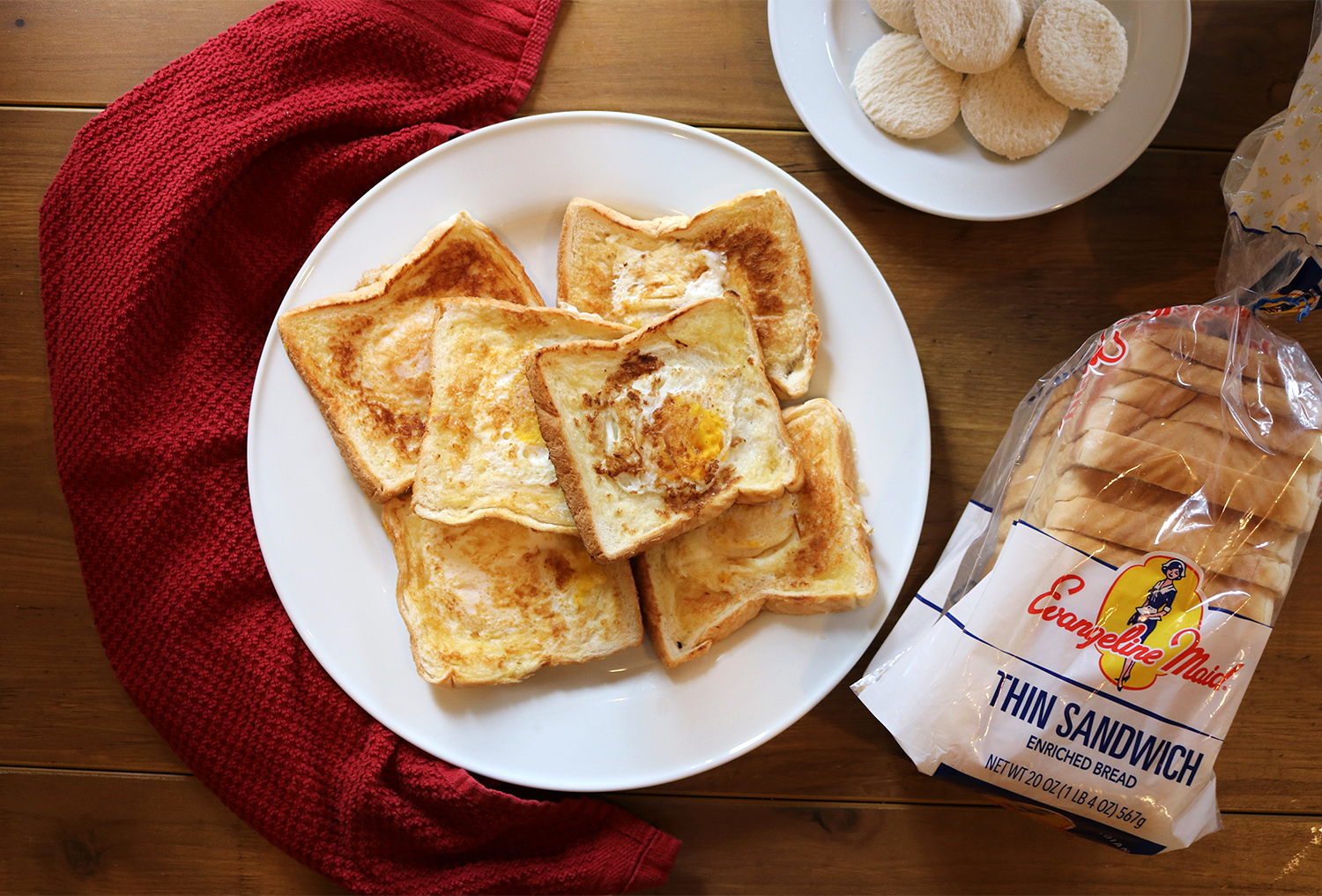 9589_FLOW_EvangelineMaid_EggsInBasket.jpg