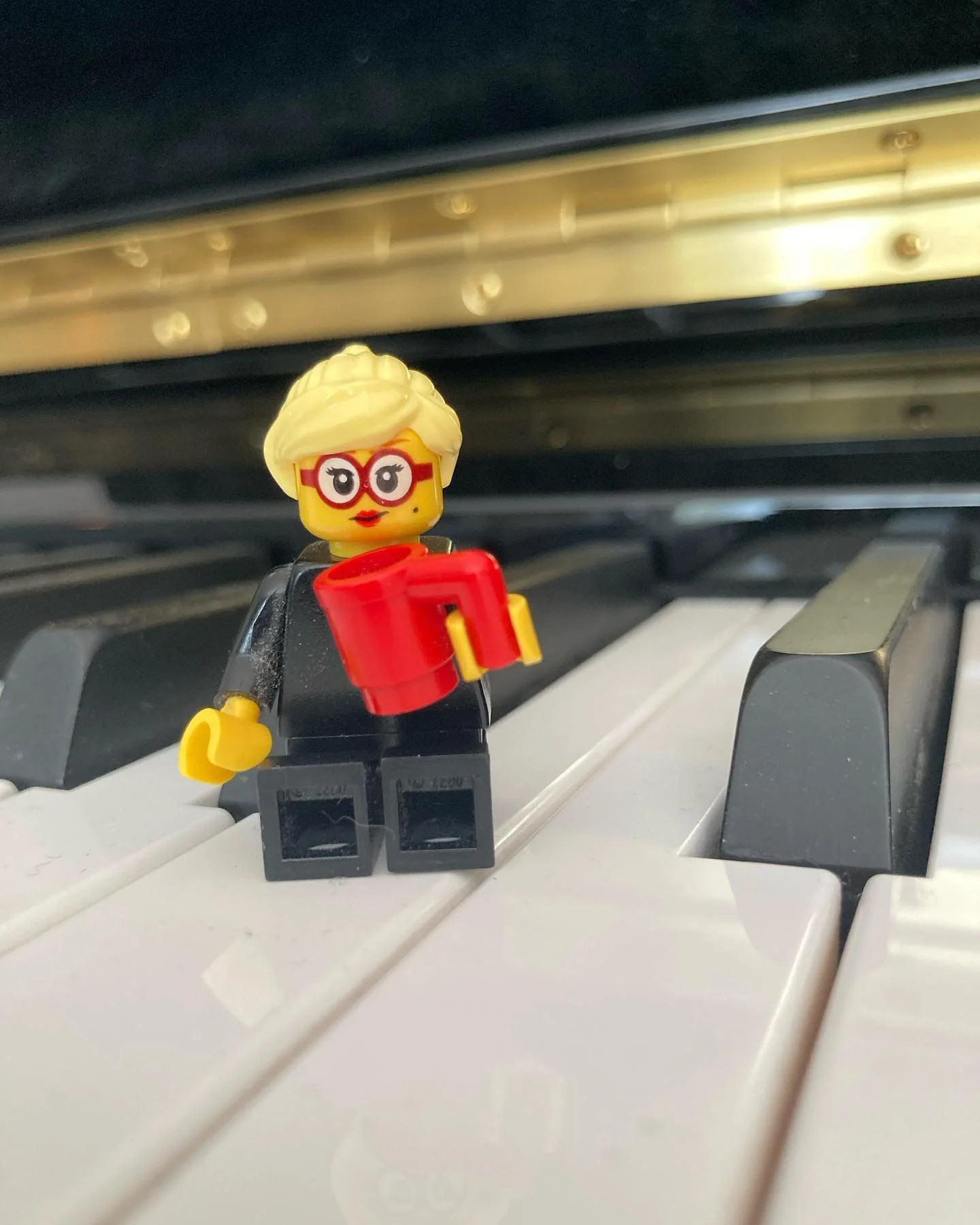 Sommerens siste kaffekopp f&oslash;r h&oslash;sten braker l&oslash;s ☕️ Og det blir litt brak, folkens (dog lite br&aring;k): Nesten Norge rundt, faktisk, med fineste @fintfranskorkester, jul ute og jul inne, jul i studio og jul p&aring; scene med ju