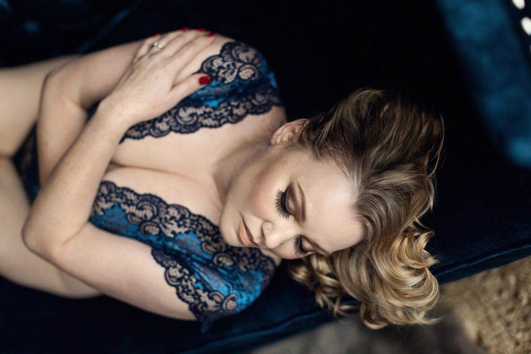 Ms A | Snow Day | Dubuque Iowa Boudoir Outdoor Sessions