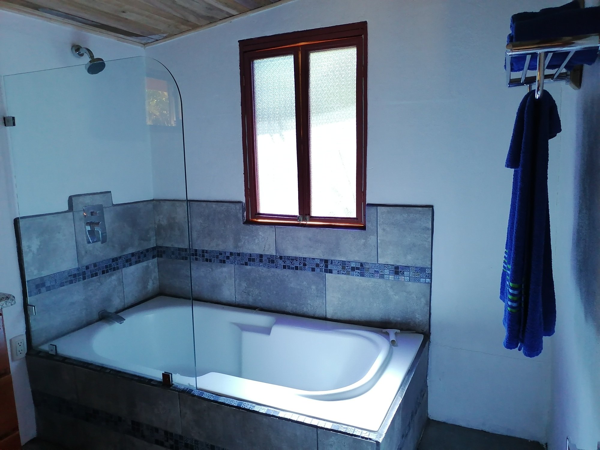 Bathtub at Casa del Rio.jpg