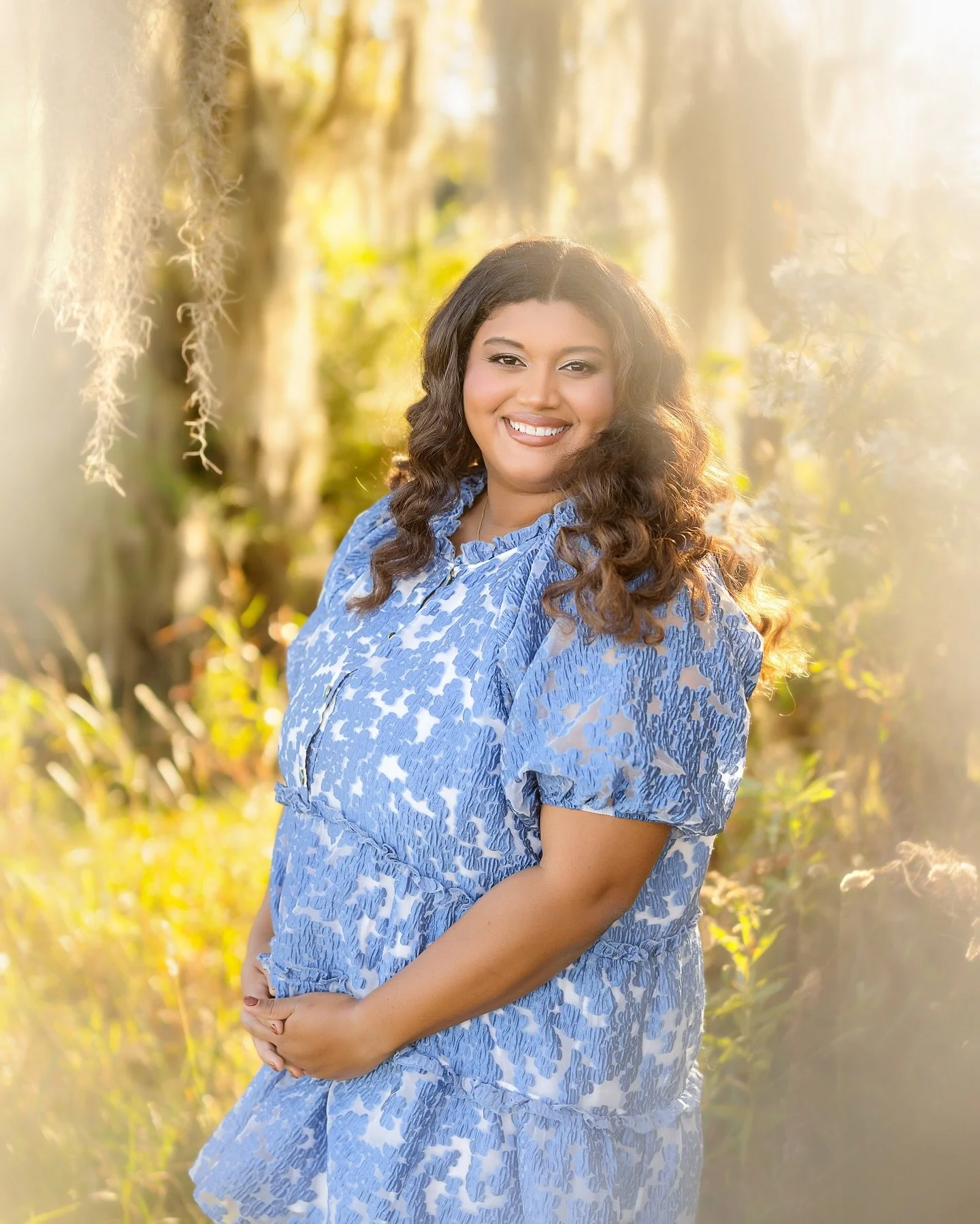 Some glow-y goodness for your Monday! Miss Ansleigh has such a beautiful, natural smile! It was a joy to help her commemorate this very special achievement of graduating with her Master&rsquo;s!  Congratulations, Ansleigh!

HMUA: @ashleyfrenchbeauty