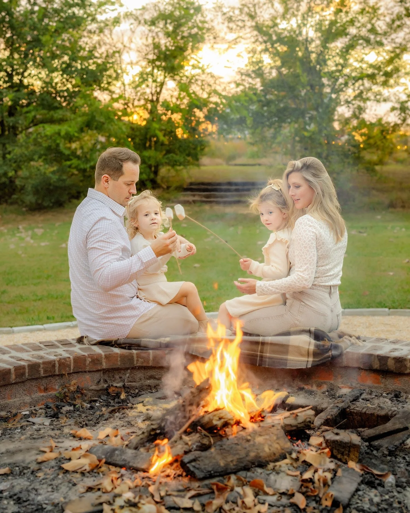 Fire pit season? Yes, please!! 🍫 🔥 

#mclemmphotography #montgomeryphotographer #montgomeryfamilyphotographer #birminghamphotographer #birminghamfamilyphotographer #auburnphotographer #auburnfamilyphotographer #pikeroadphotographer #pikeroadfamilyp