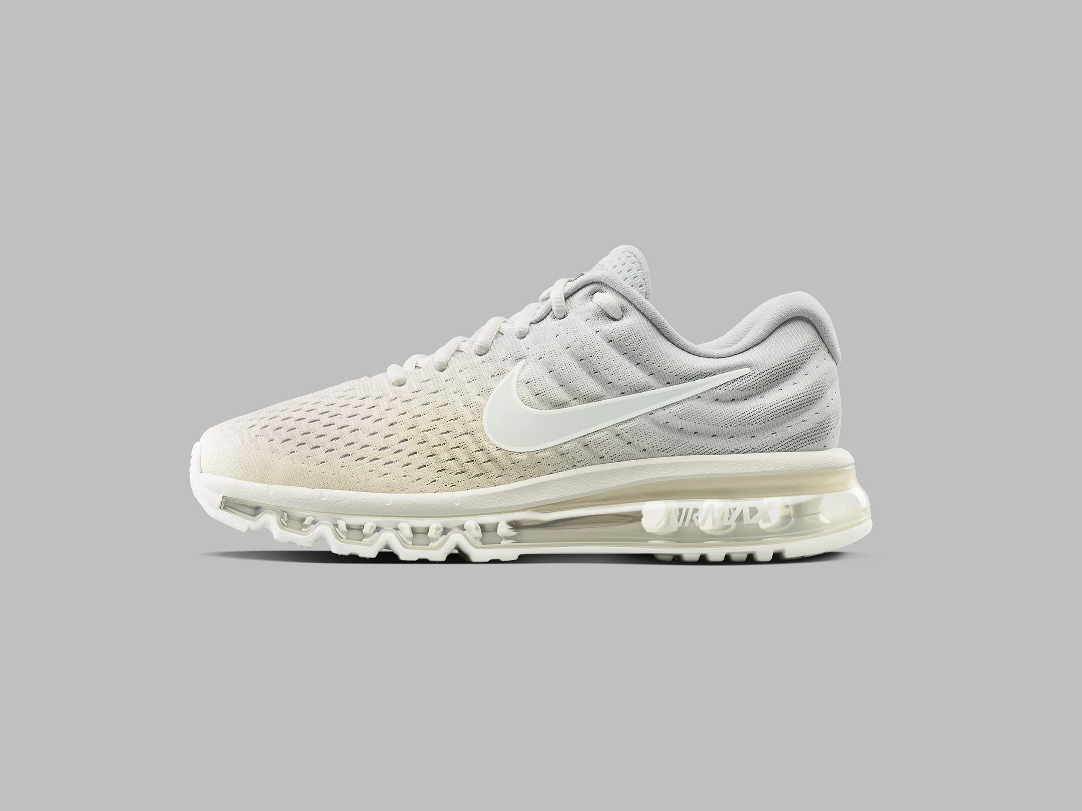 Ho16_Air Max 2017_AV_Wms_Footlocker_Side.jpg