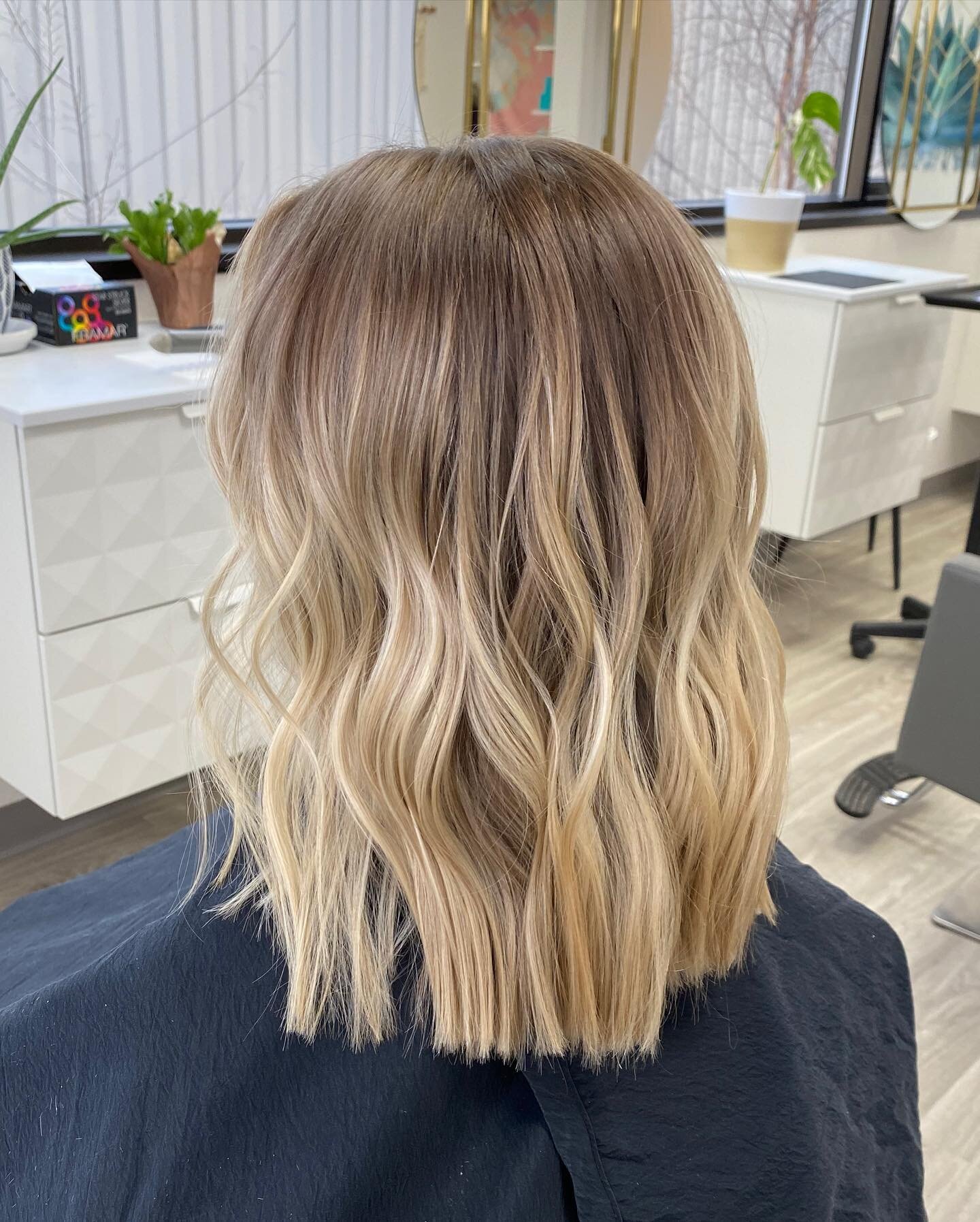 Crushing over these lived in blondes! 😍I did a reverse balayage using @oligopro #caluragloss to achieve this look over previous heavy hilights