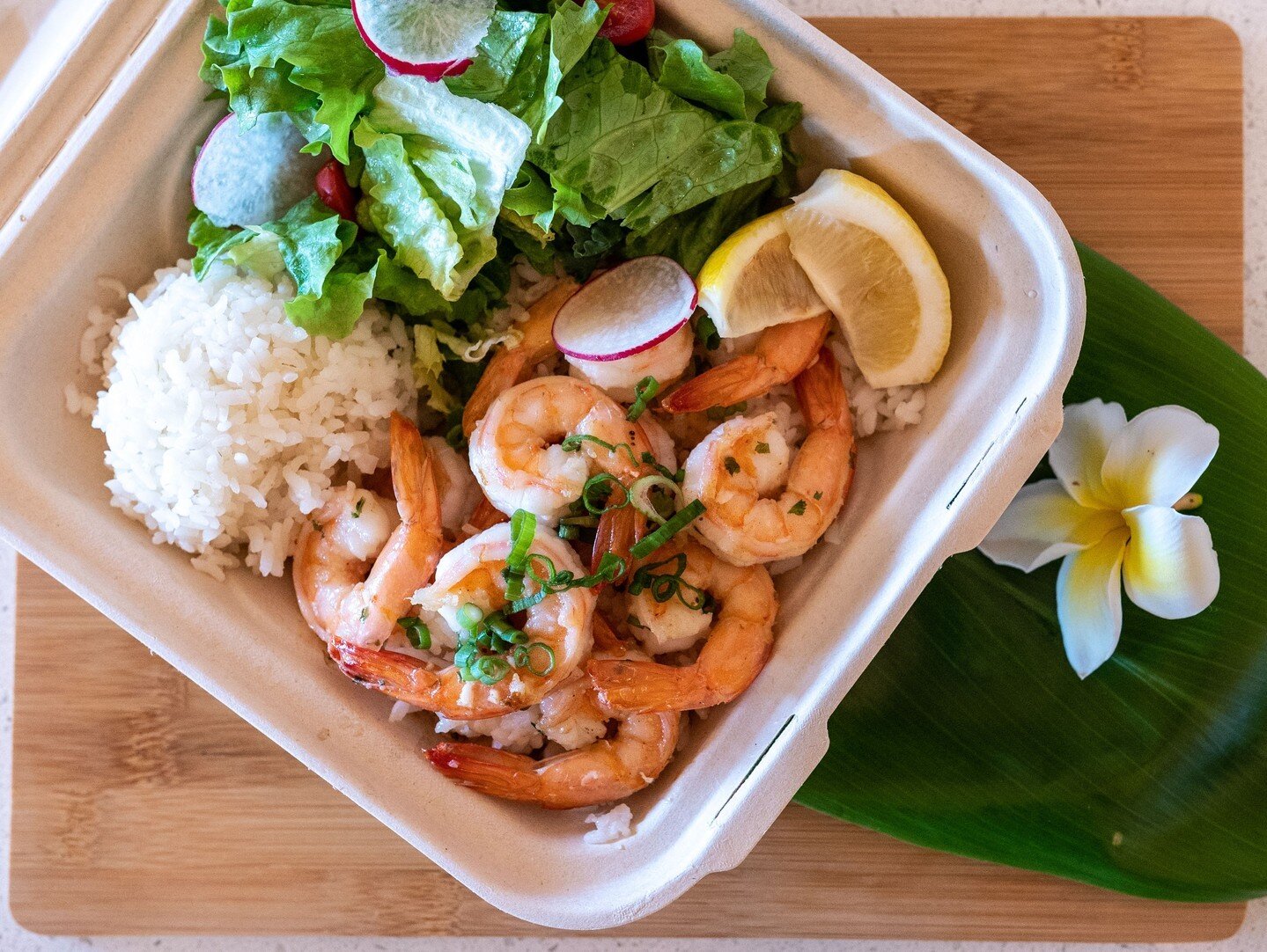 Bright and full of lemon and garlic flavors, our Shrimp Truck plate is sure to please. 

Available from 10:30am-8:30pm. 

#KilaueaMarketCafe #Kauai #KilaueaKauai #KauaiNorthShore #KauaiFoodie #Lunch #PlateLunch