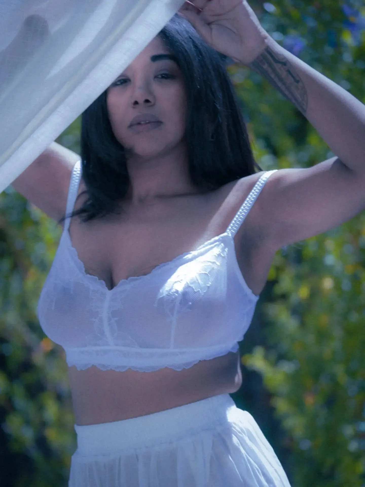 Being magical, frolicking in the garden..🌌✨️🌲

Just collabing with 
📸@unagiglass

More photos on my website creamiiart.com
