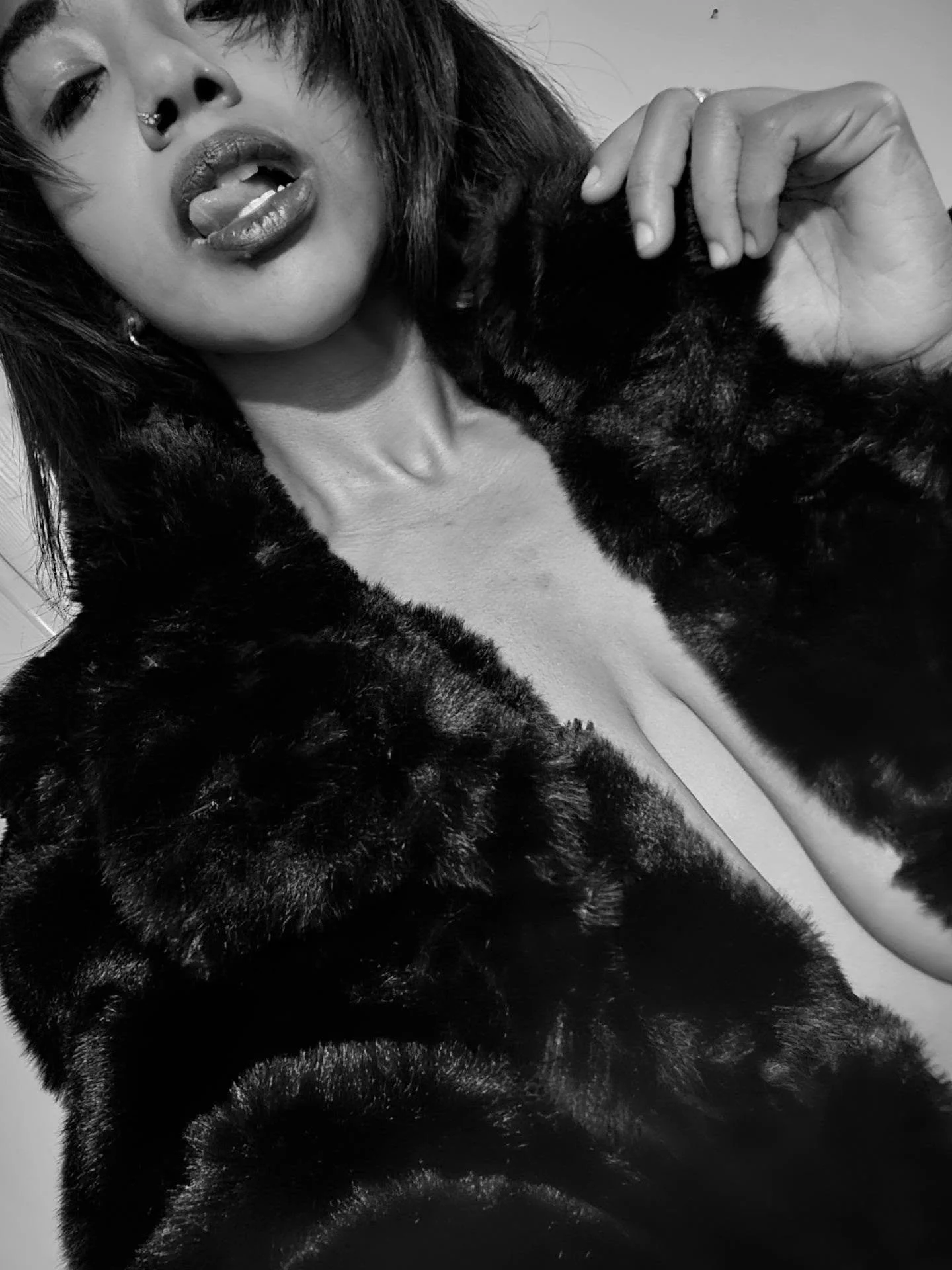 Tasty 🤭
I was gifted this vegan fur coat by NVLTY one of my subs on Creamii Art After Dark.🙇🏾&zwj;♀️💜 

N