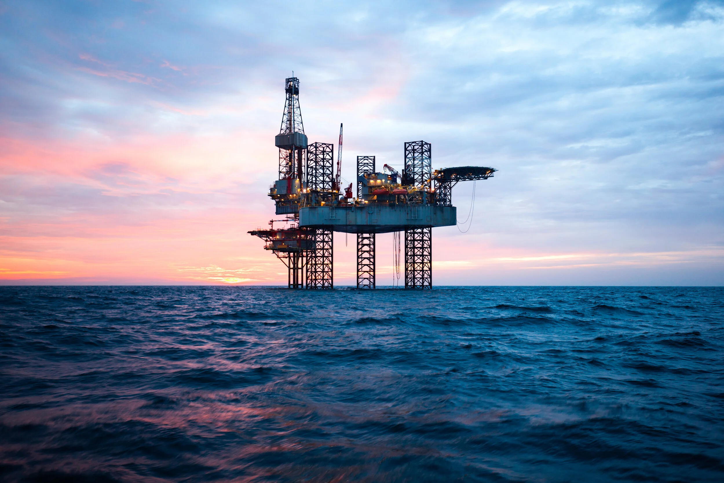 sunset rig - shutterstock_539854030.jpg