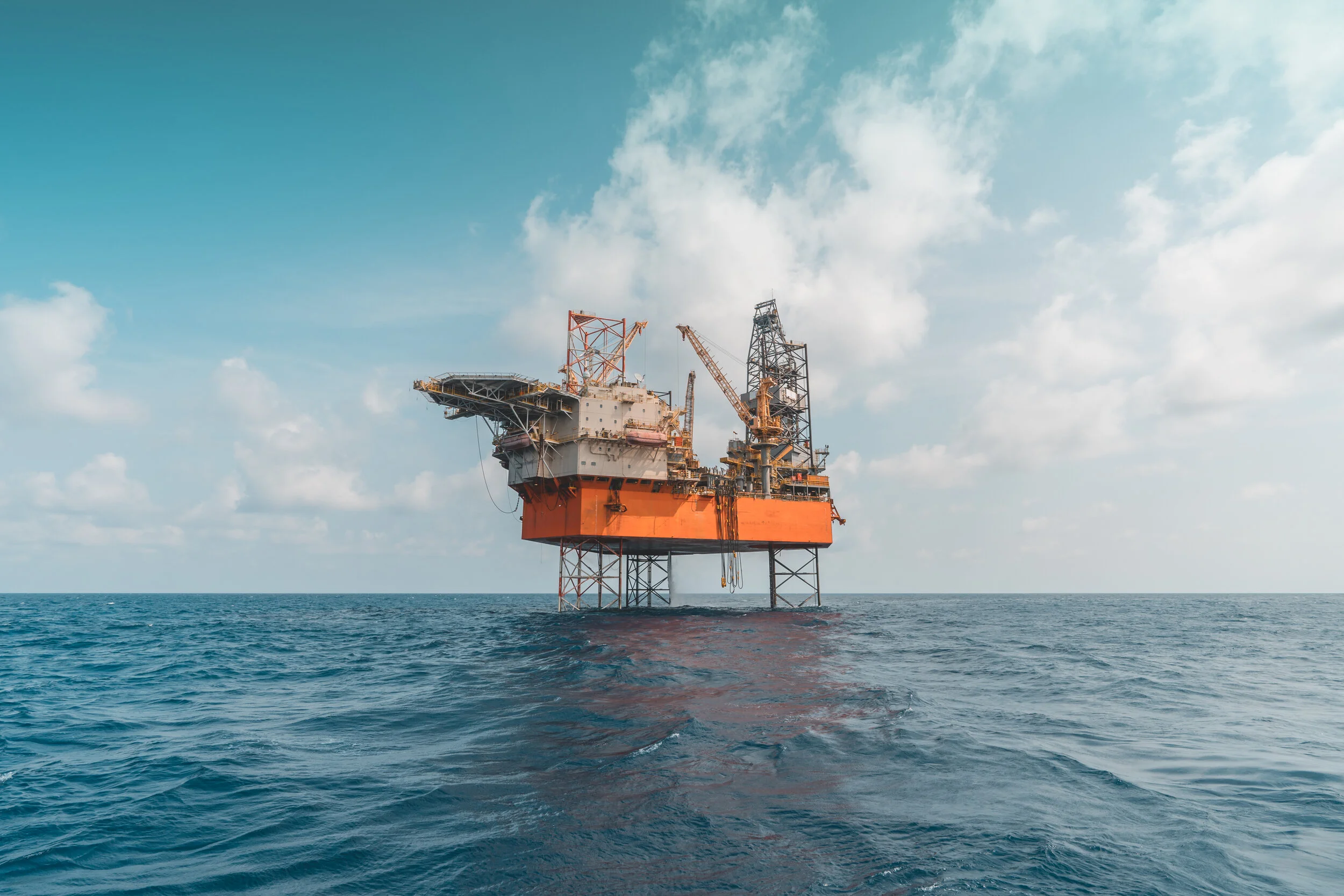 offshore drilling unit - shutterstock_1452964715.jpg
