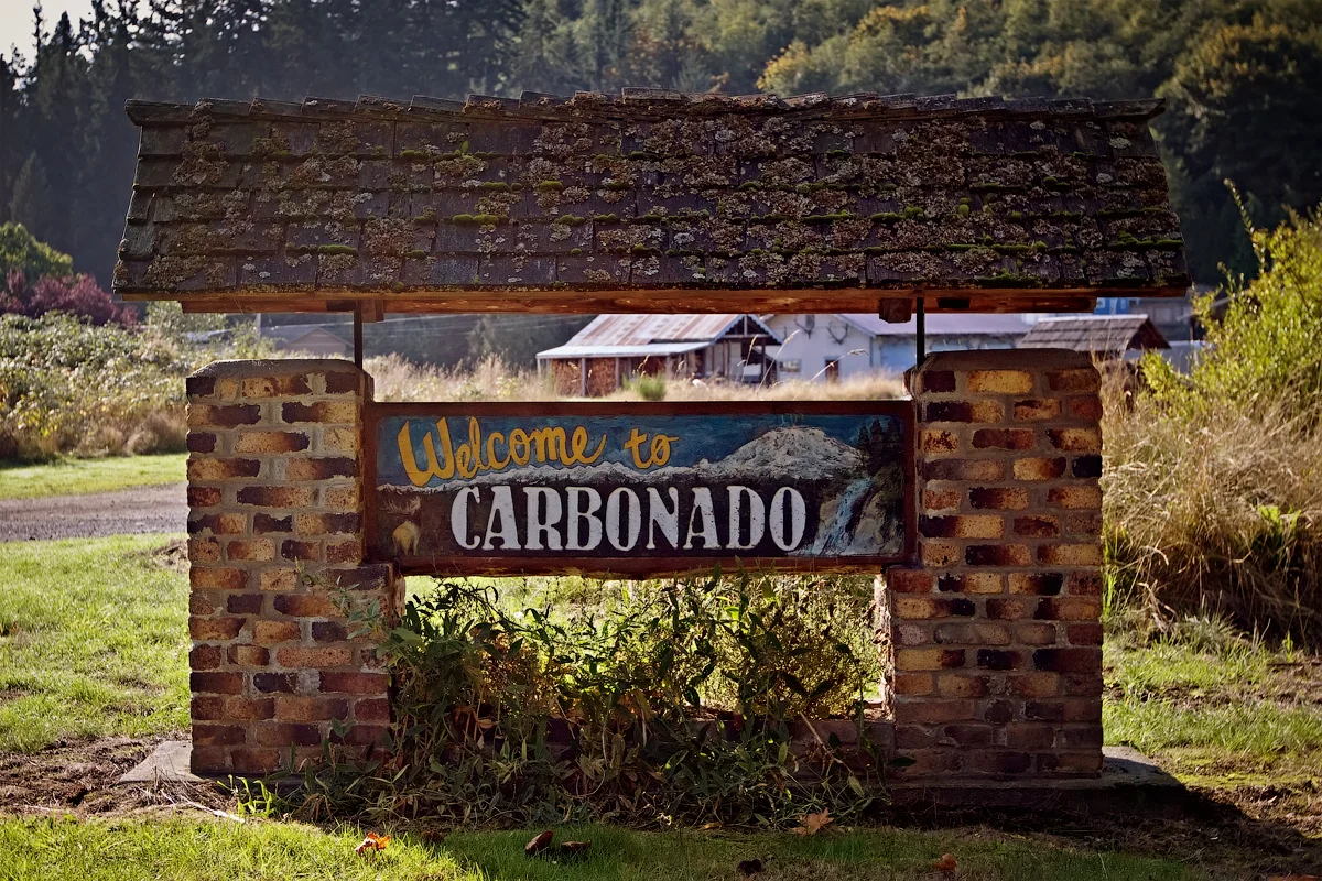 Welcome_sign_in_Carbonado,_Washington.jpg
