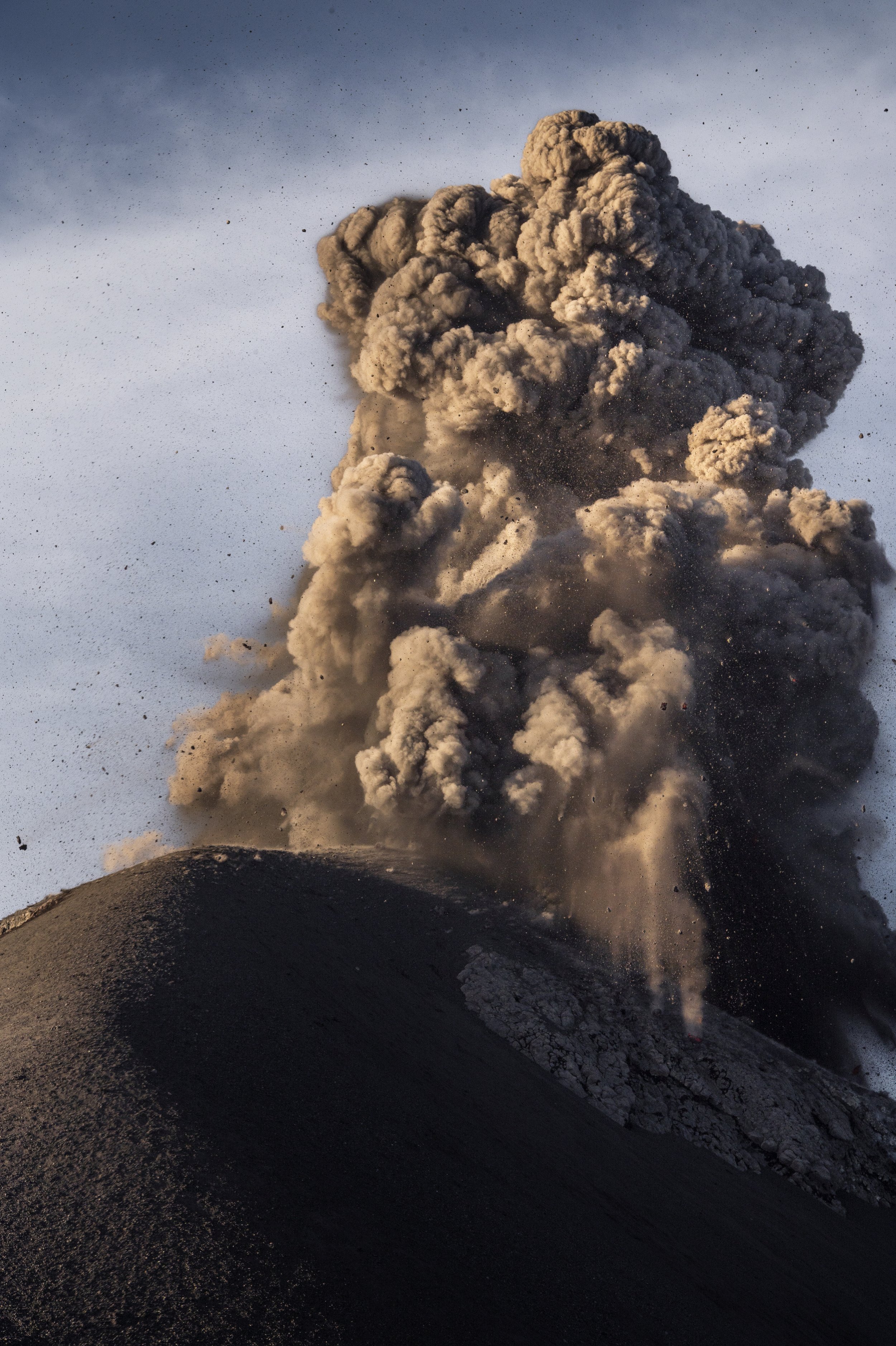 Close blast Fuego volcano @diegorizzophoto.jpg