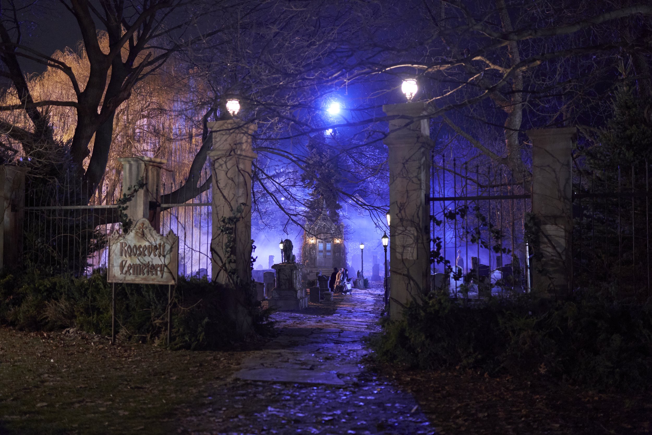 Location cemetery install to empty park, WWDITS S6, Production design.