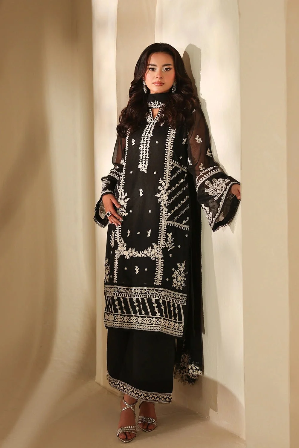 Noir-Enchante-8.jfif