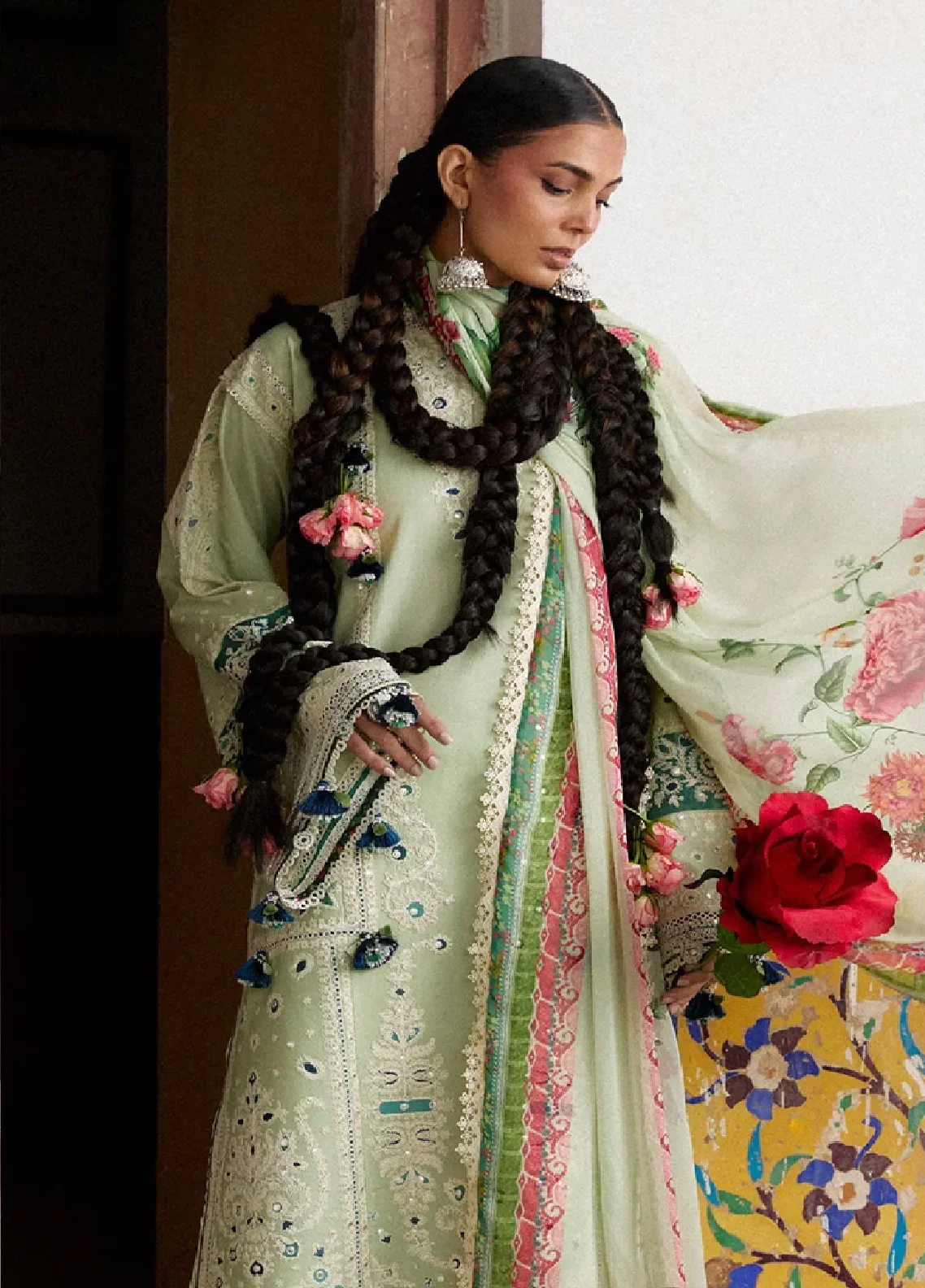 _Embroidered_Lawn_3_Piece_Unstitched_Suit_HR26ZSS_D-NANE_3.webp