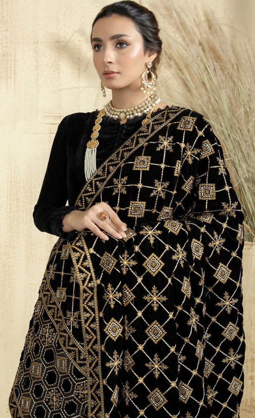 MOHAGNI MVS- 19 VELVET EMBROIDERED SHAWL | Latest Pakistani Punjabi Suits Salwar Kameez Designer Wear