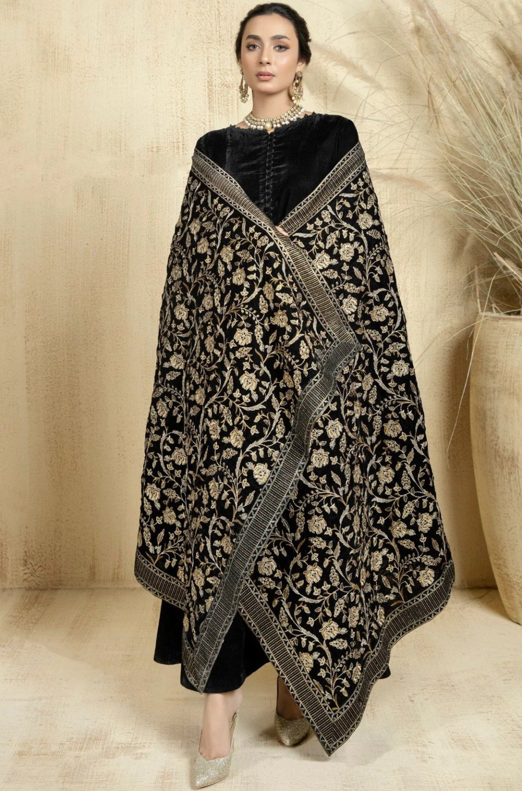 MOHAGNI MVS- 26 VELVET EMBROIDERED SHAWL | Latest Pakistani Punjabi Suits Salwar Kameez Designer Wear