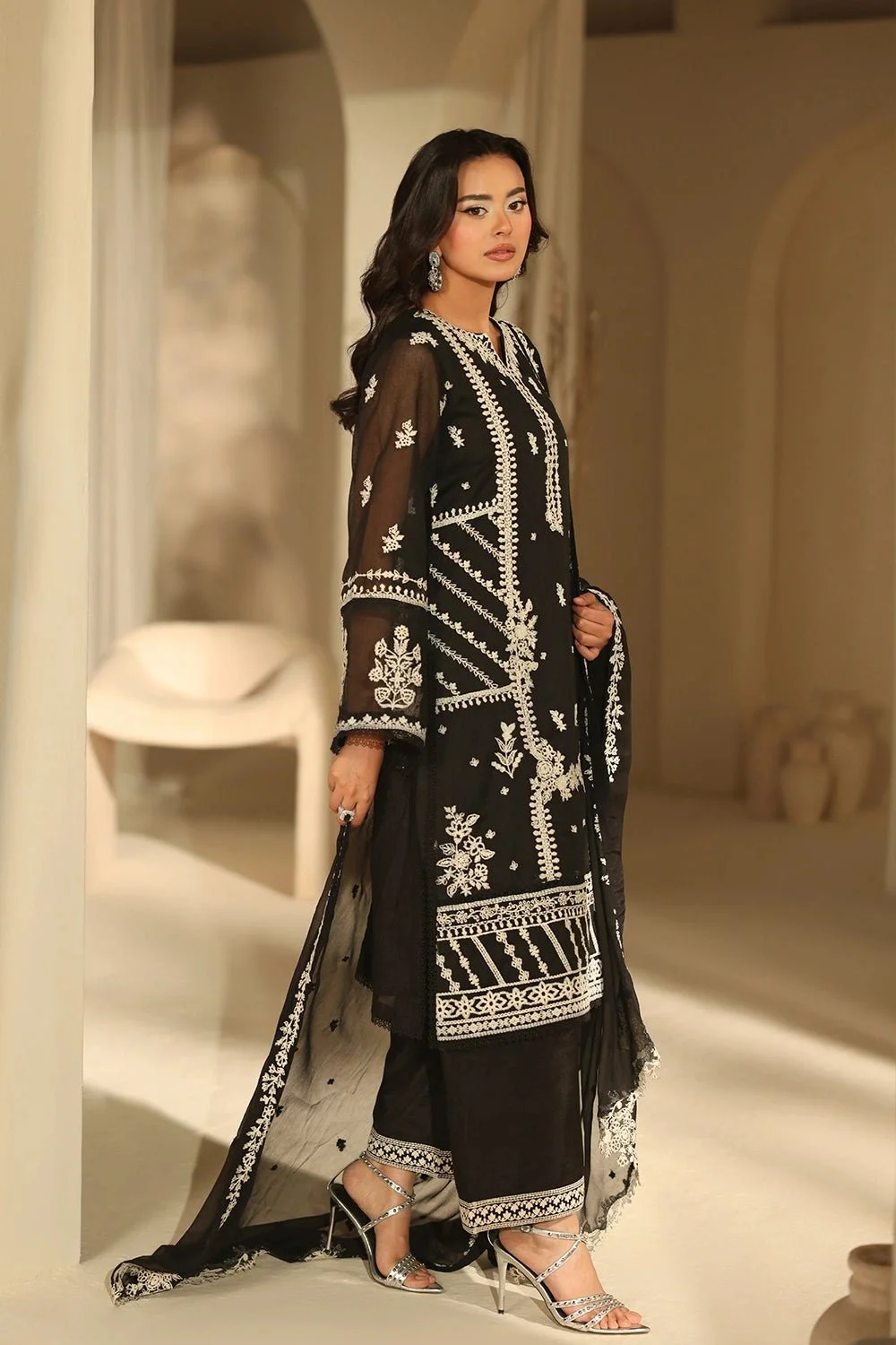 Noir-Enchante-4.jfif