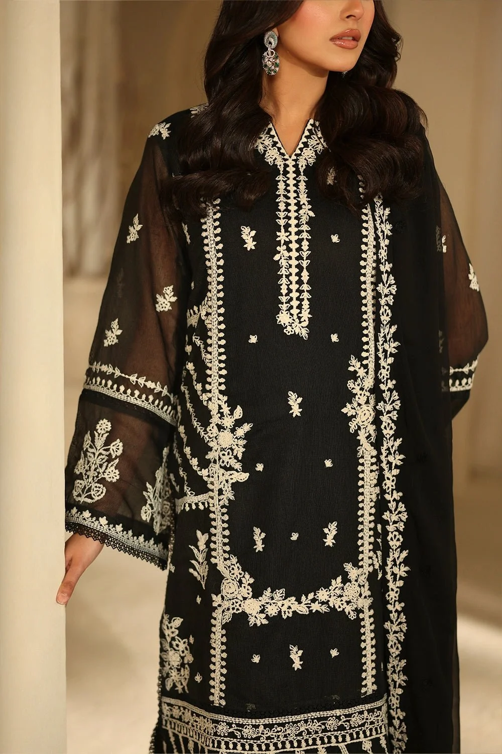 Noir-Enchante-3.jfif