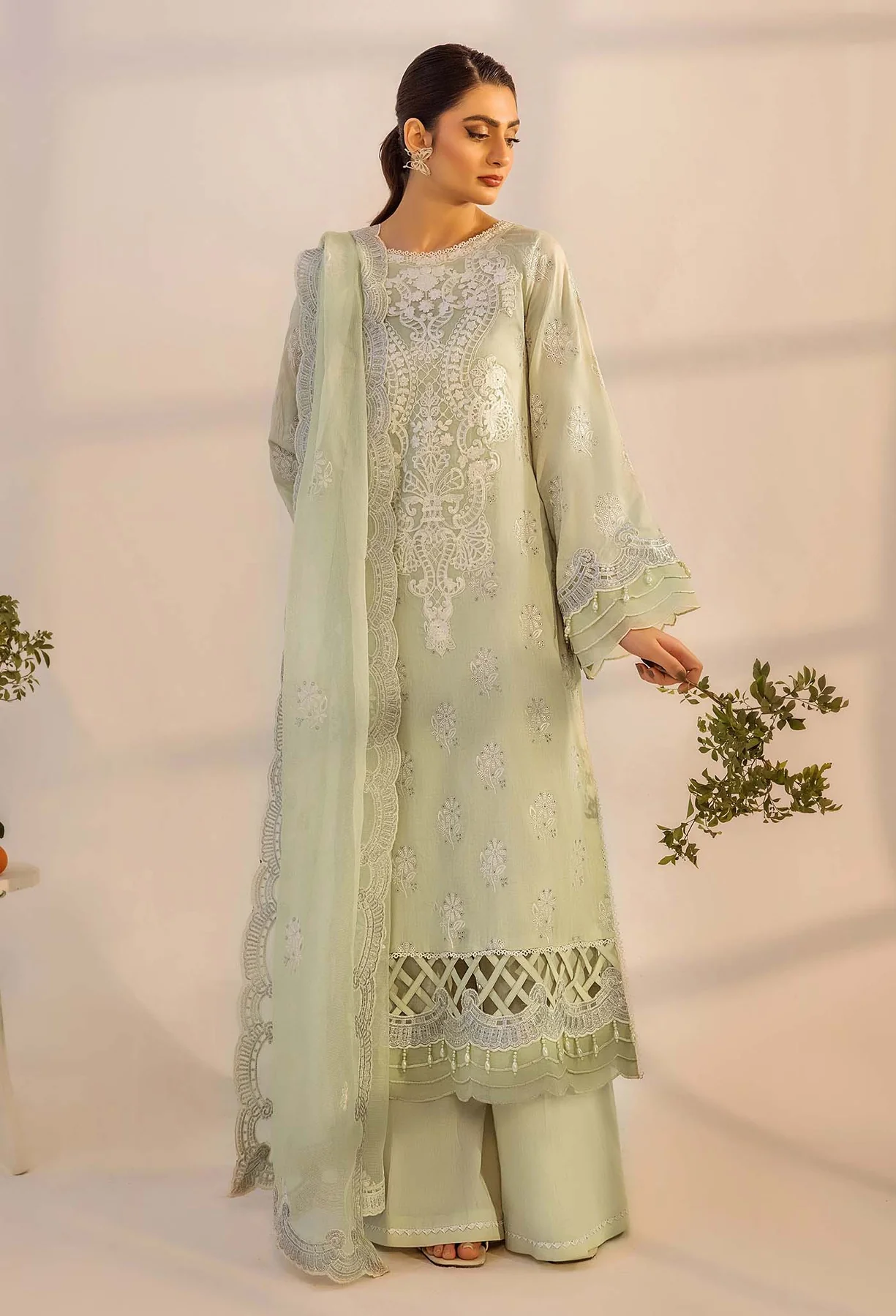 Pakistani Embroidered 3 Piece Unstitched Collection | CHIKANKARI 4775 | Latest Pakistani Punjabi Suits Salwar Kameez Designer Wear.