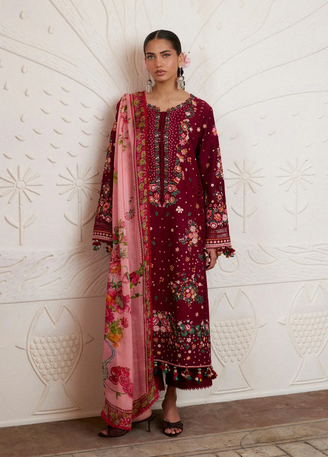 Embroidered_Lawn_3_Piece_Unstitched_Suit_HR26ZSS_D-KESTANE_1.webp