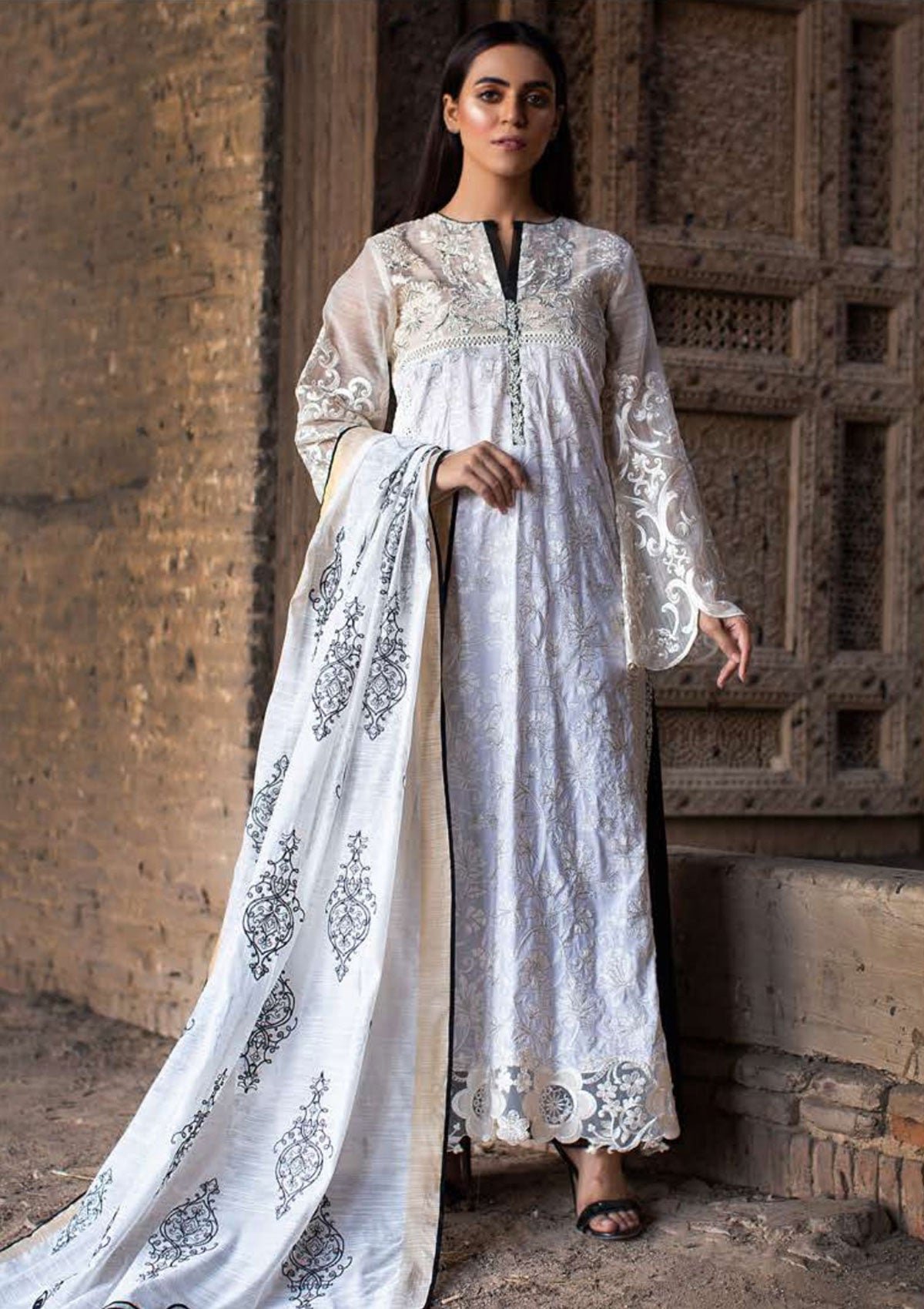 Lawn-Collection-Zunuj-Saanjh-ZS-02-available-at-Saleem-Fabrics-Traditions-154_2.jpg