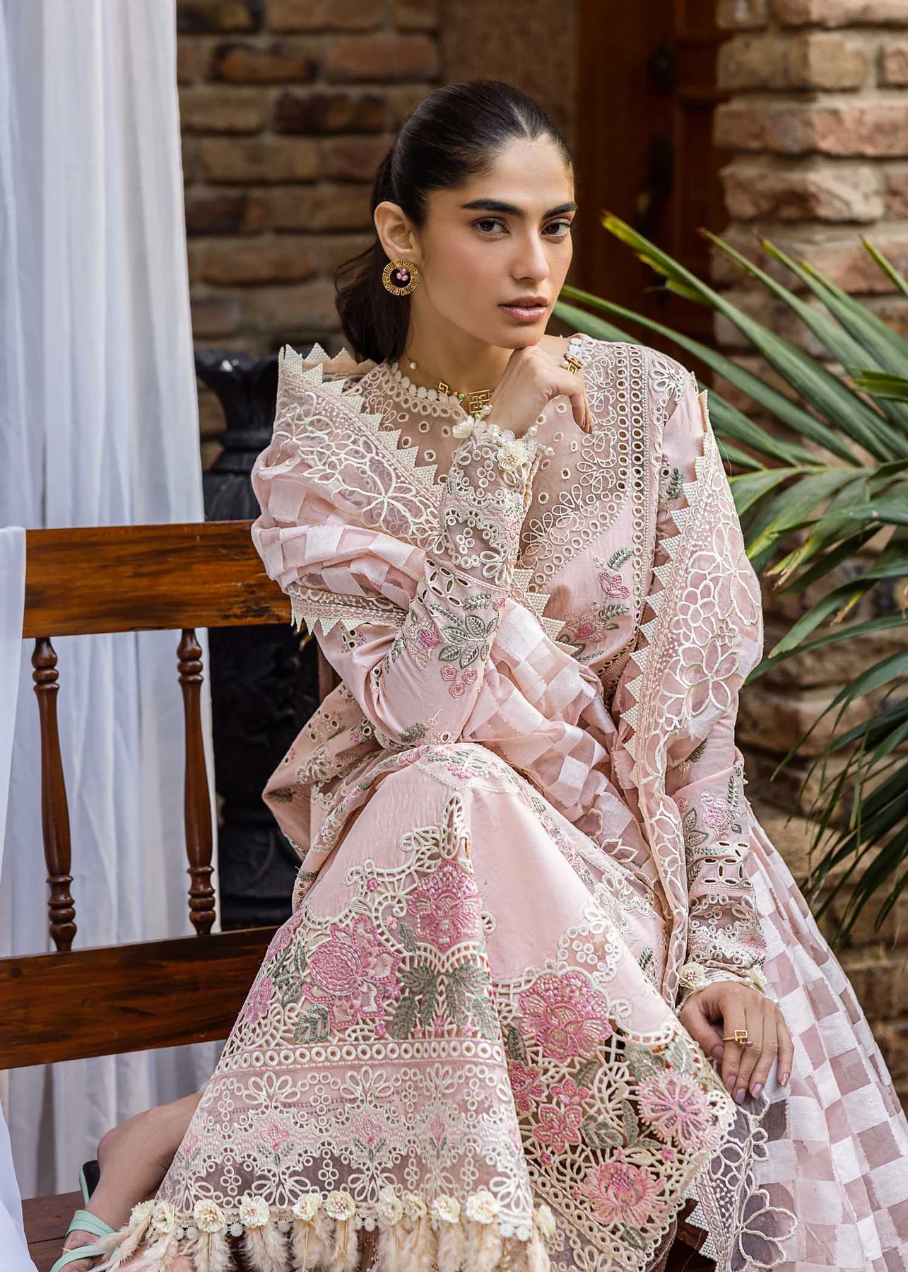35A8821_1285x1799.jpg