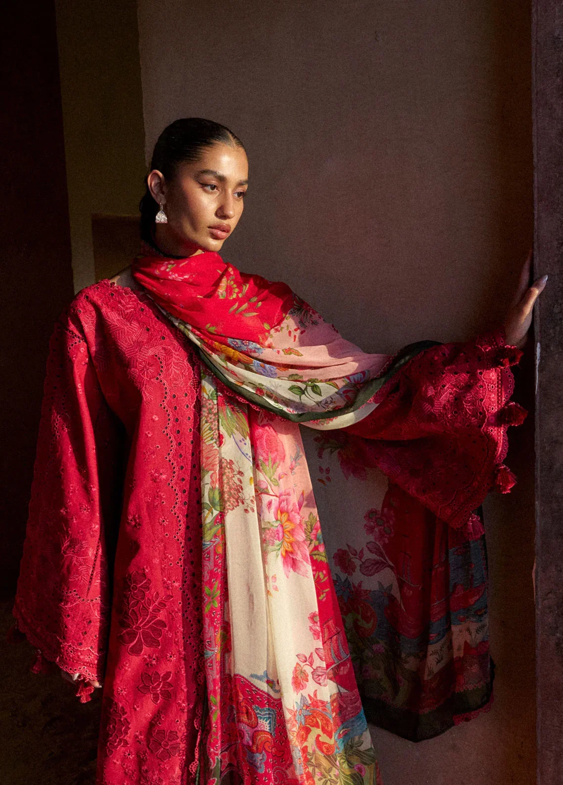 Zanhar_Embroidered_Lawn_3_Piece_Unstitched_Suit_HR26ZSS_D-QERMEZ_2.webp