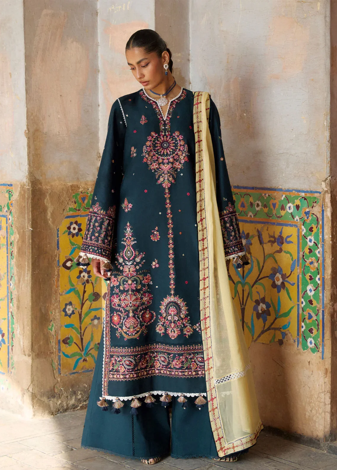 _Embroidered_Lawn_3_Piece_Unstitched_Suit_HR26ZSS_D-CINKO_1.webp
