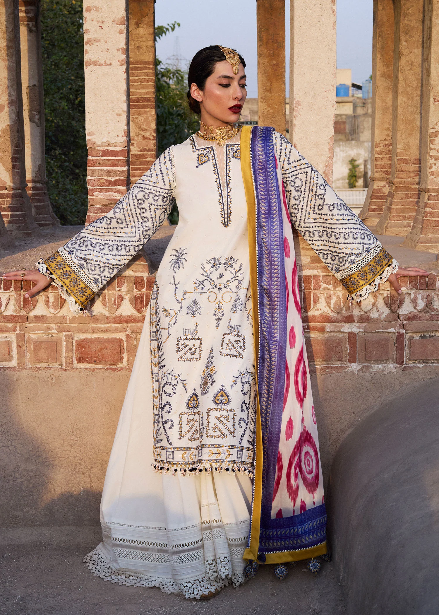 Pakistani 3 Piece Embroidered Lawn Unstitched Suit | Motia | Latest Pakistani Design Salwar Kameez Punjabi Suits Designers Wear.