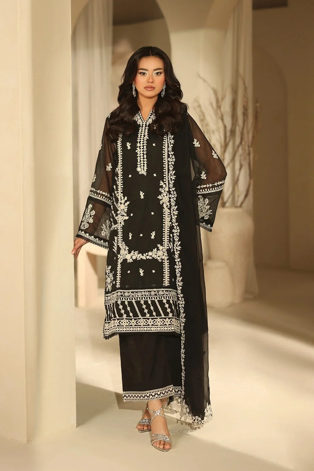 Noir-Enchante-2.jfif