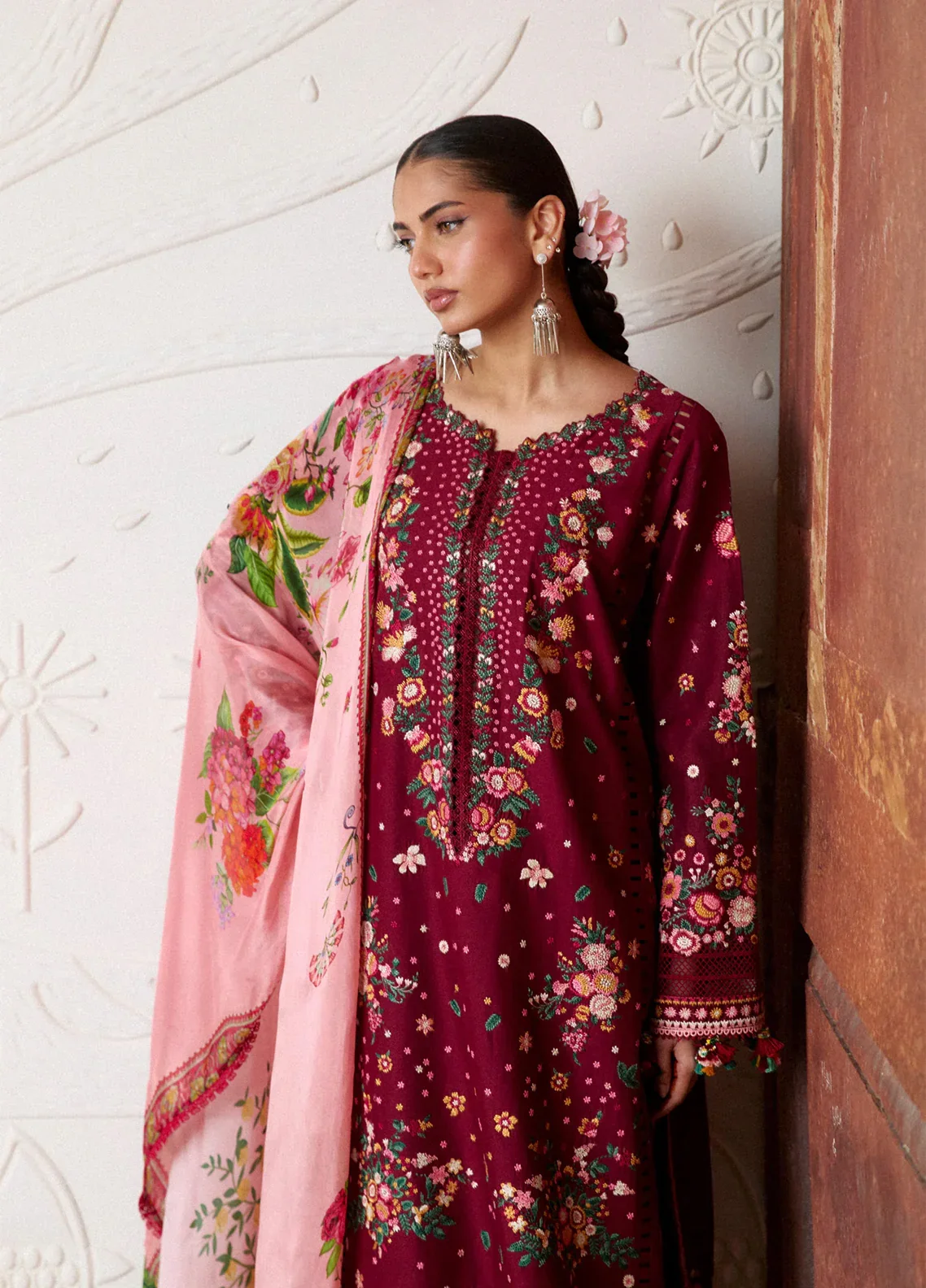 Embroidered_Lawn_3_Piece_Unstitched_Suit_HR26ZSS_D-KESTANE_3.webp