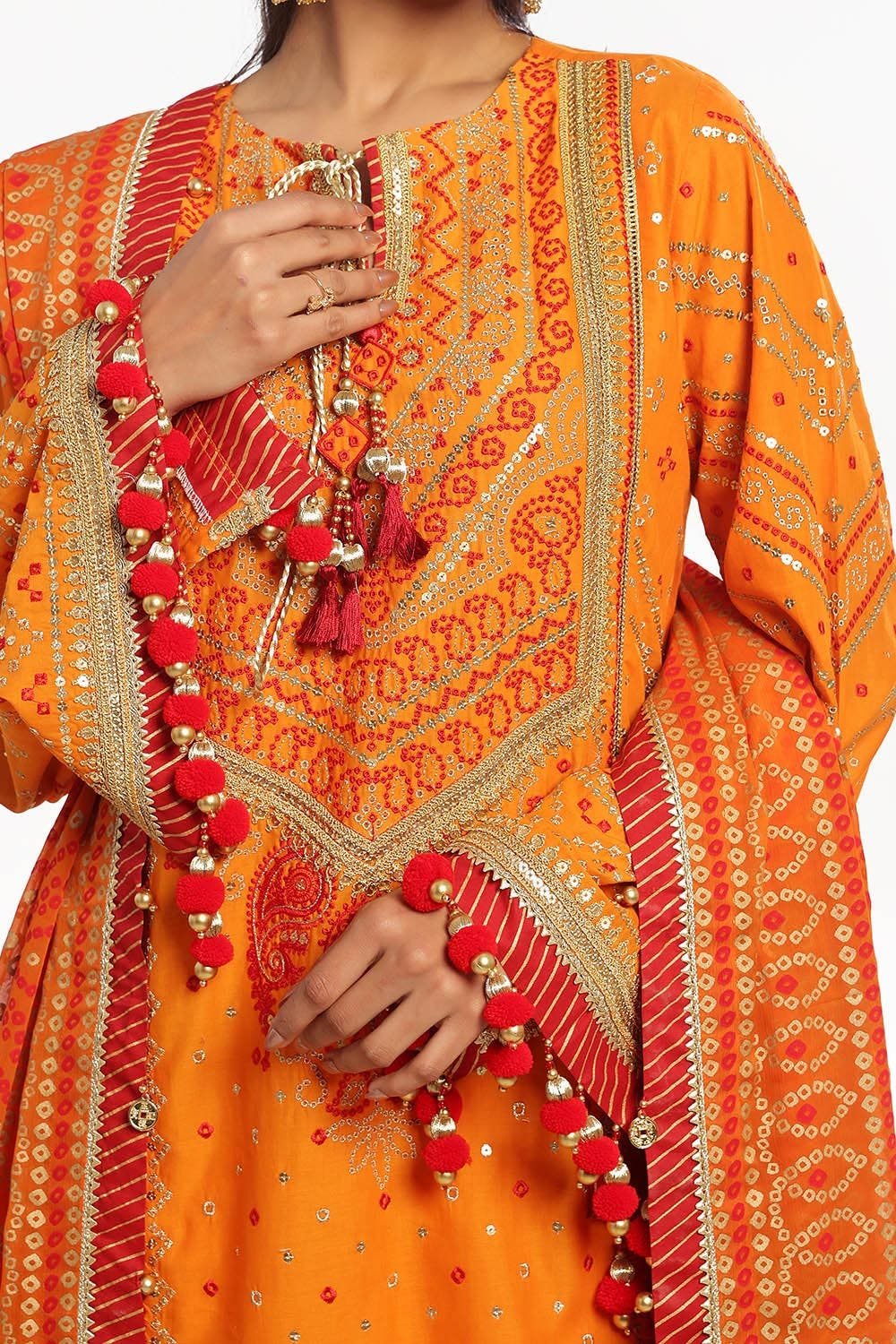 gold-lacquer-printed-chiffon-dupatta-gold-zari-sequins-cord-embroidered-lawn-bottom-gulahmed-close-bm-52020.jpg